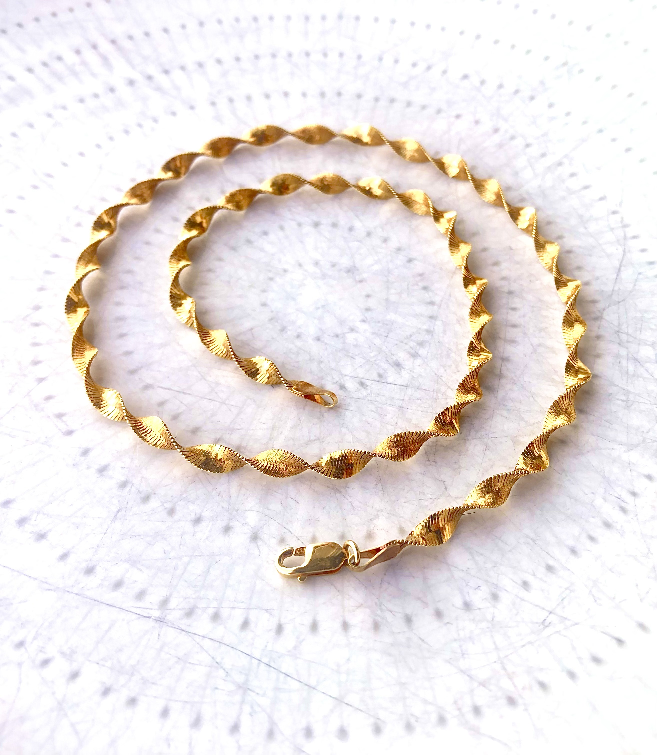 Collier torsadé en Or jaune 18 carats