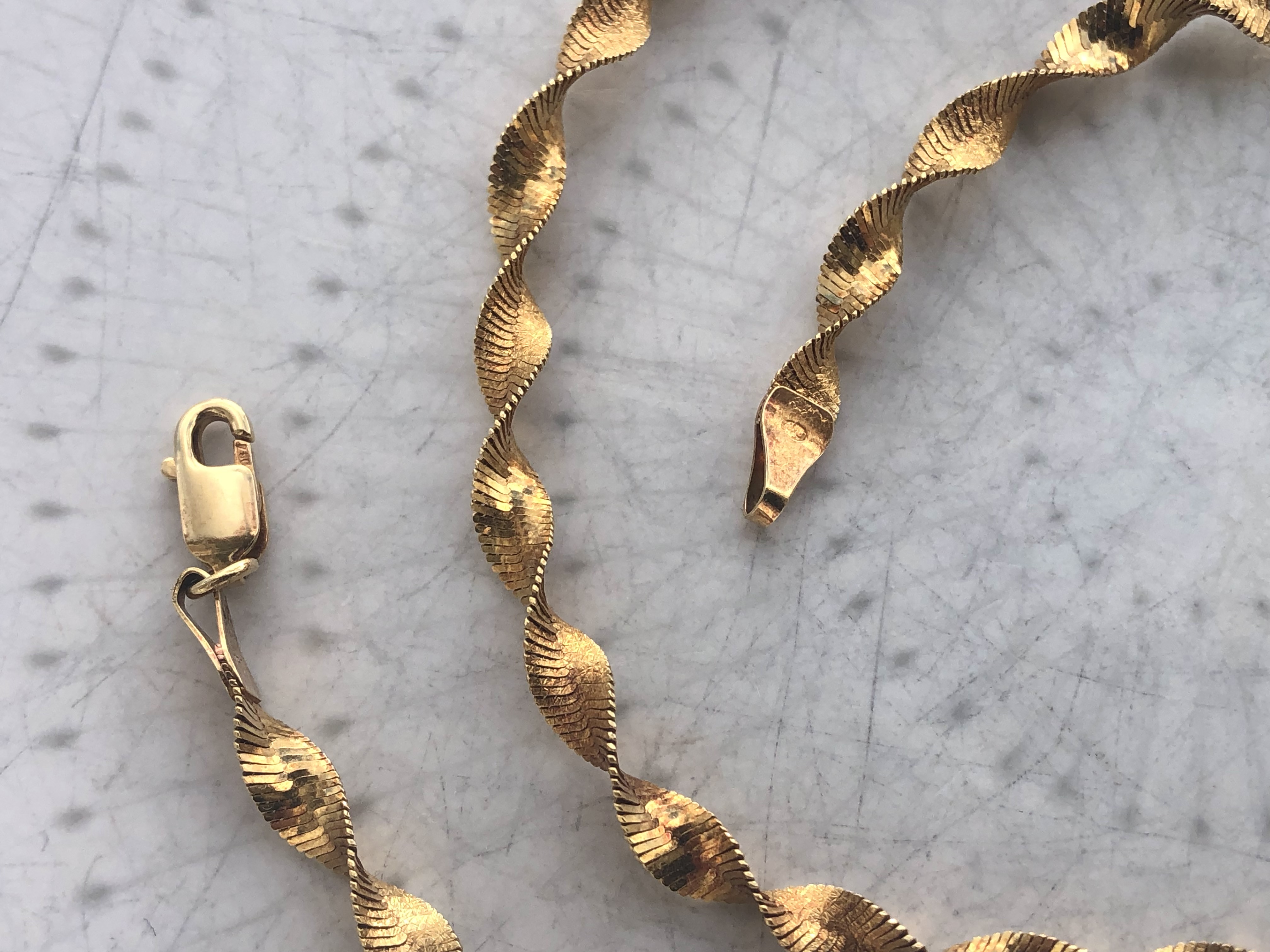 Collier torsadé en Or jaune 18 carats