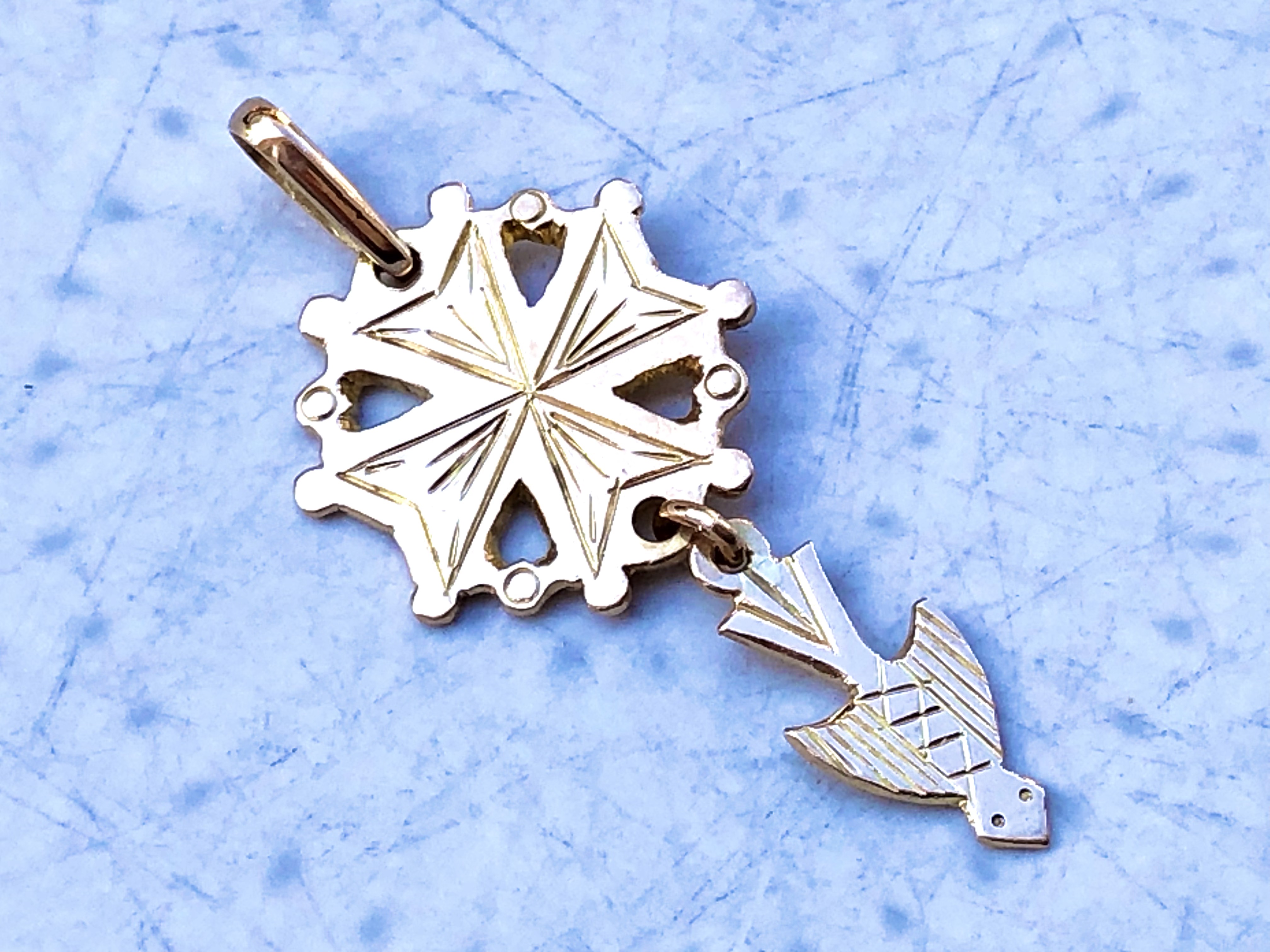 Croix huguenote en or 18 carats