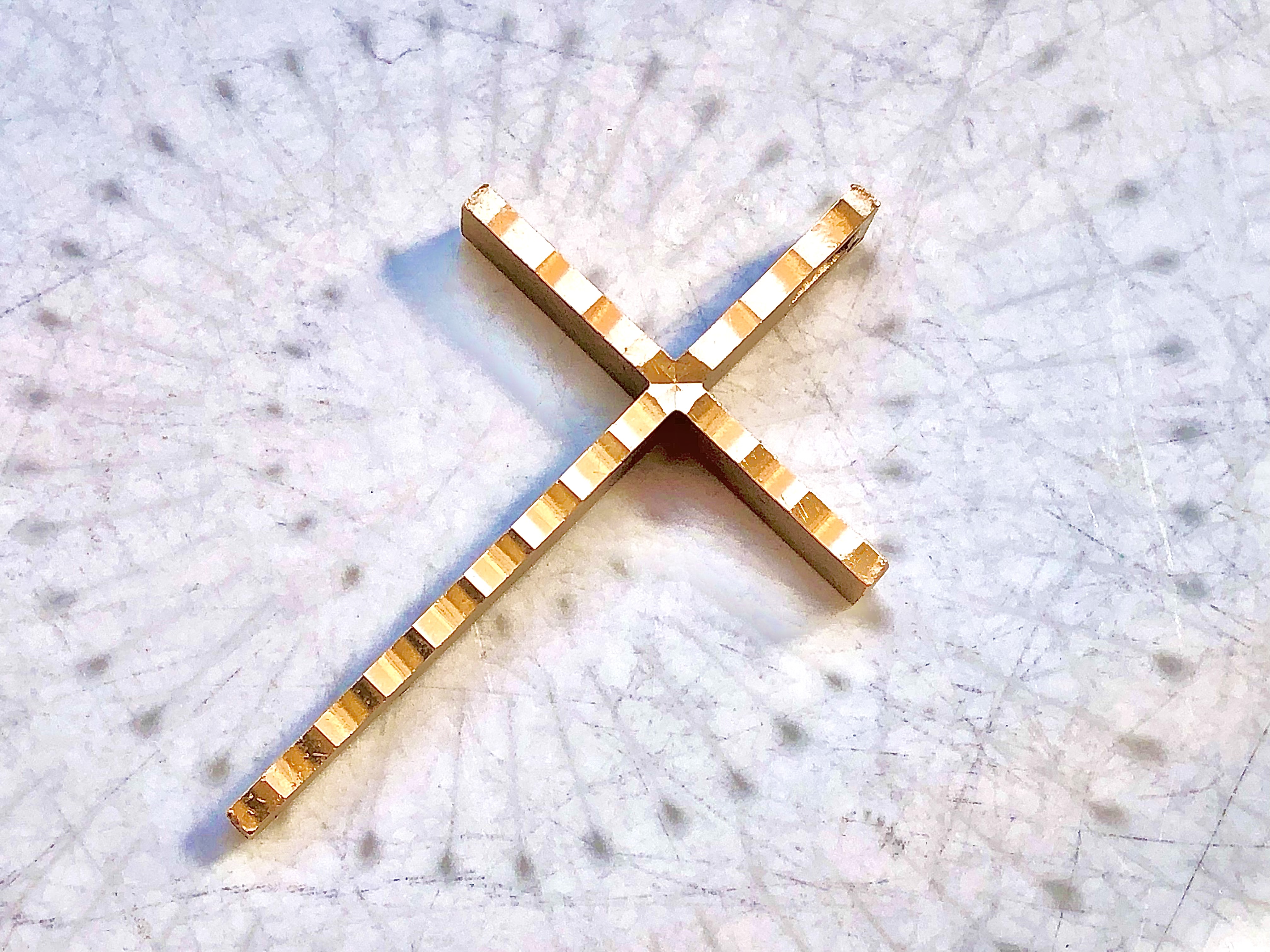 Croix en or 18 carats 