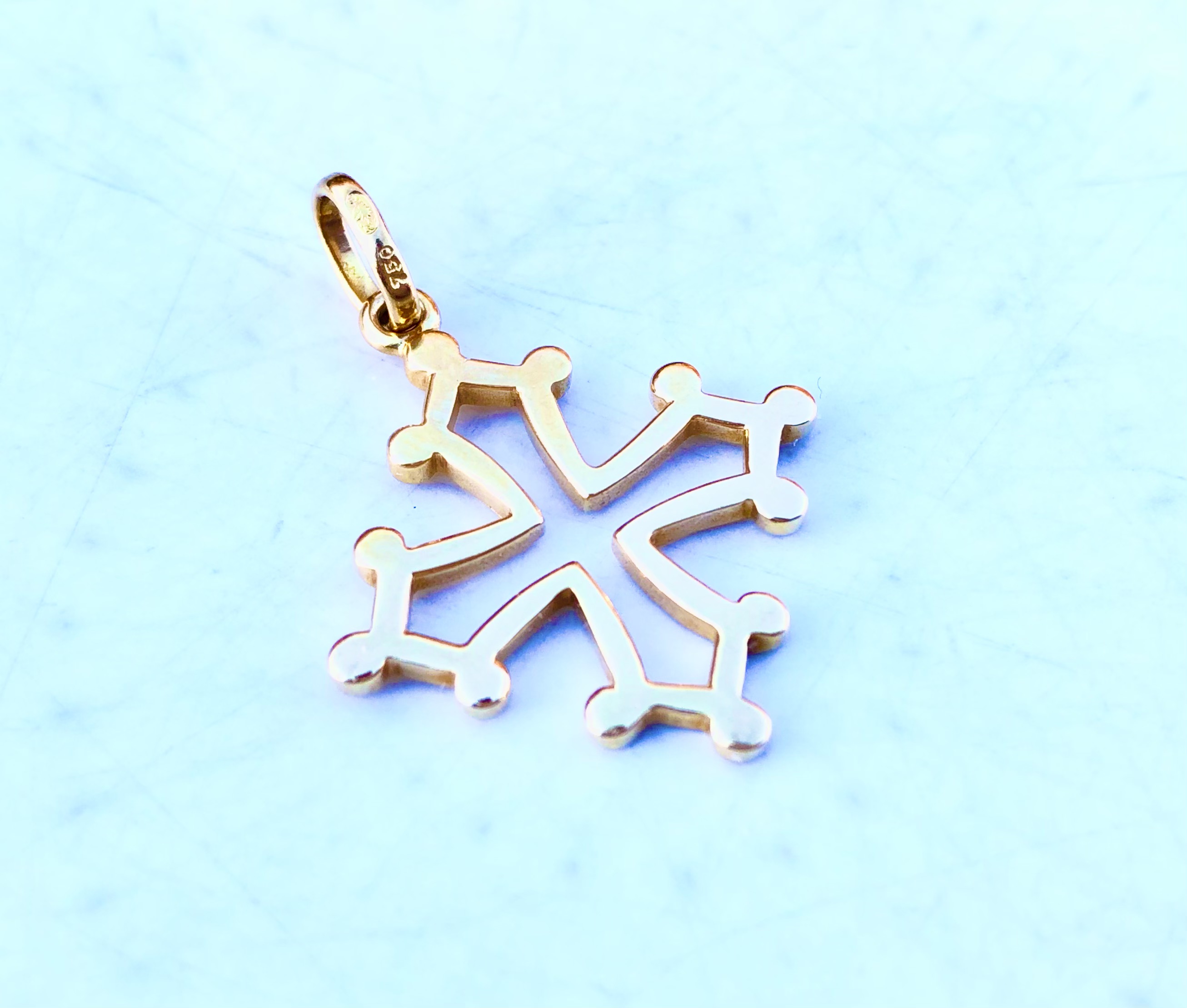 Croix occitane en or 18 carats 