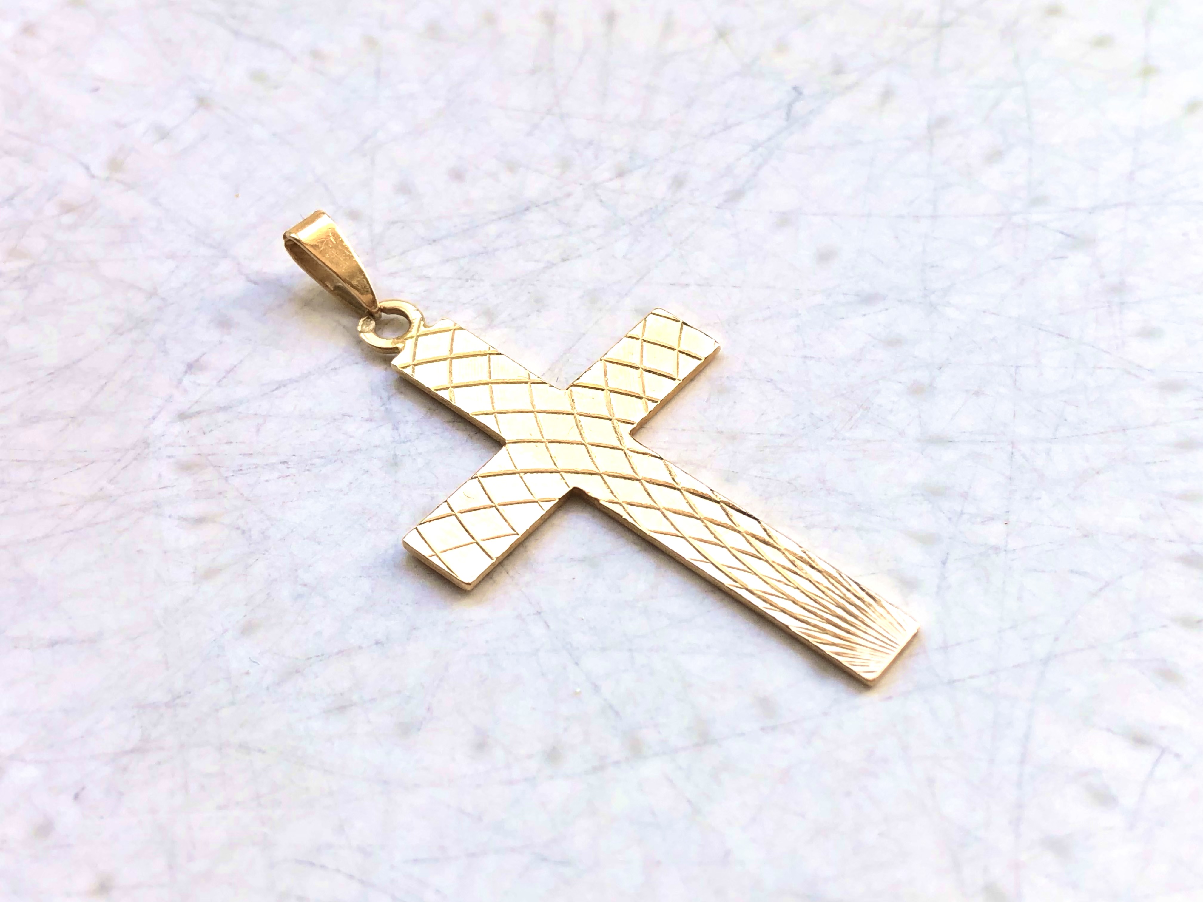 Croix en or jaune 18 carats 