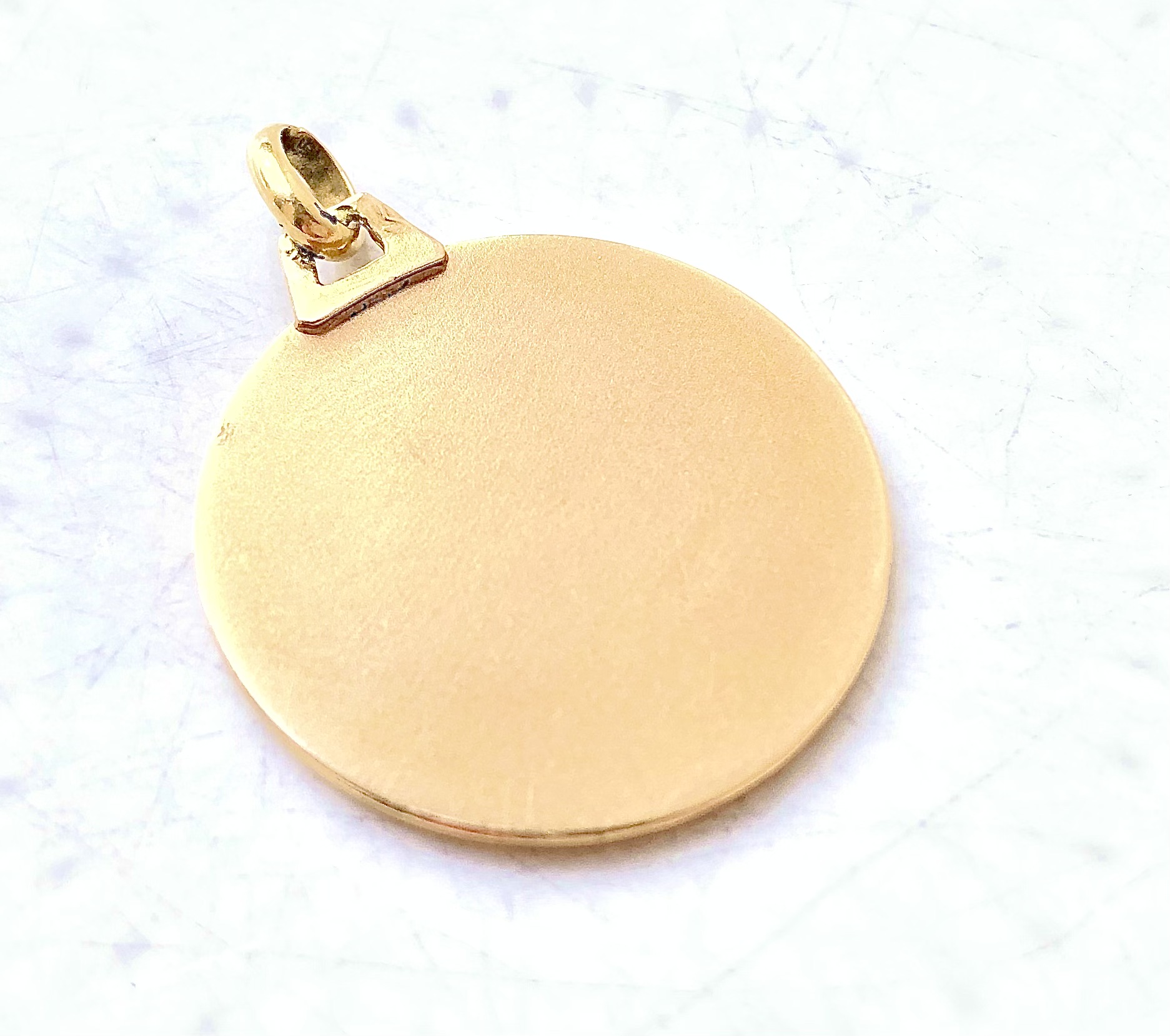 Pendentif Marie en or 18 carats 
