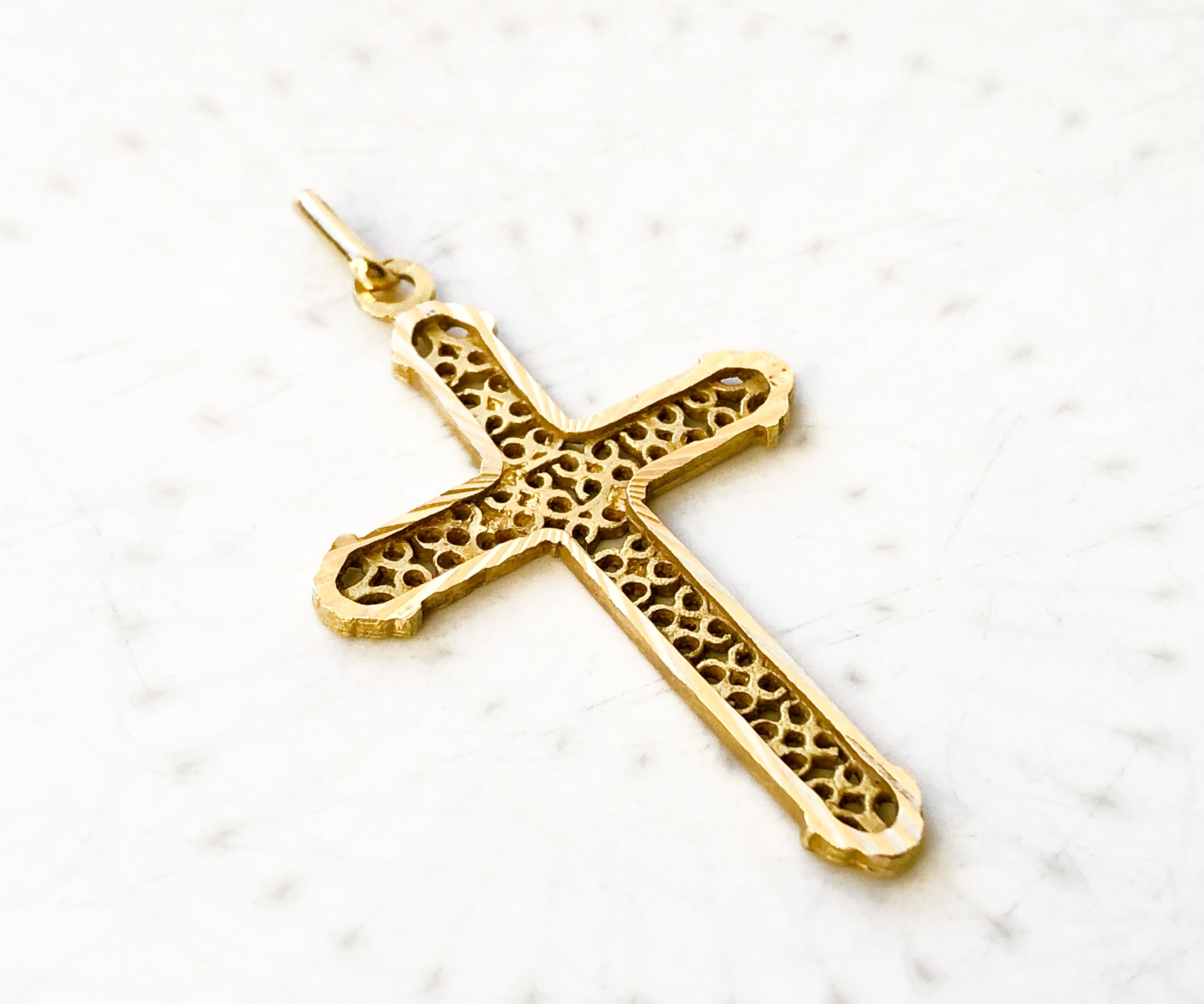 Croix en or jaune 18 carats 