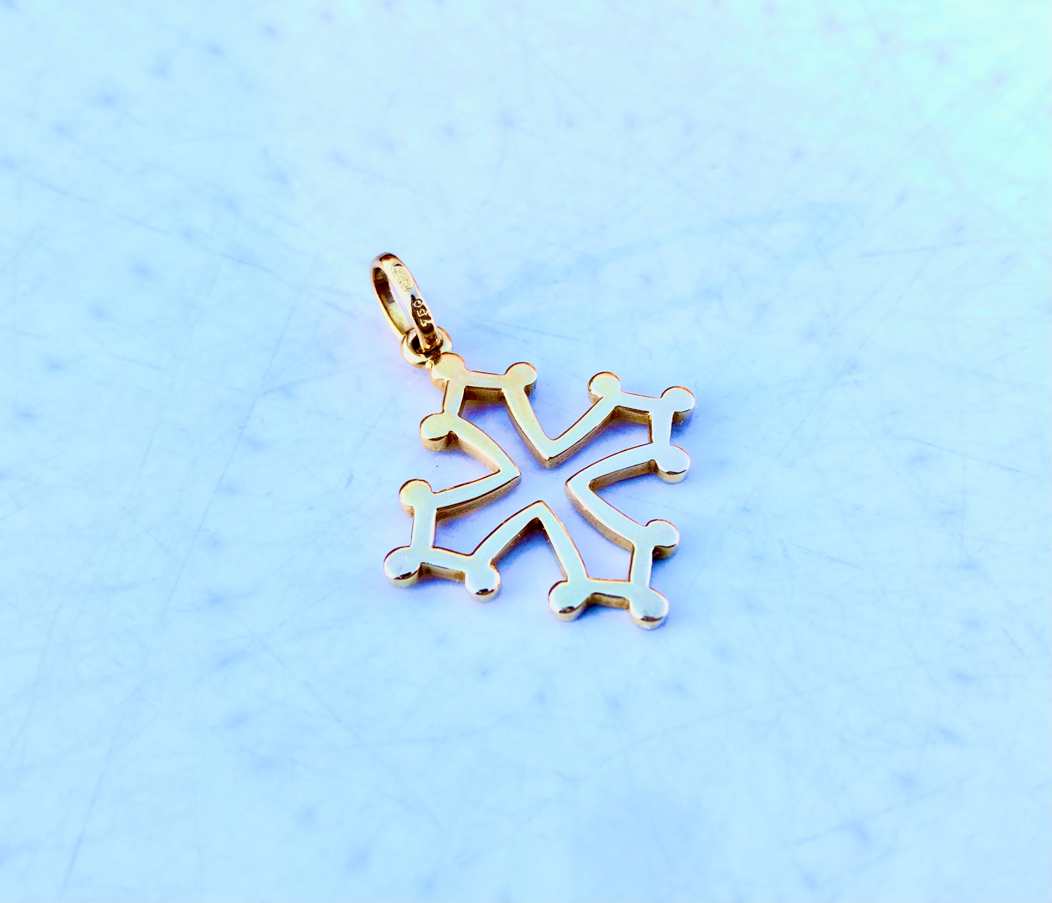 Croix occitane en or 18 carats 