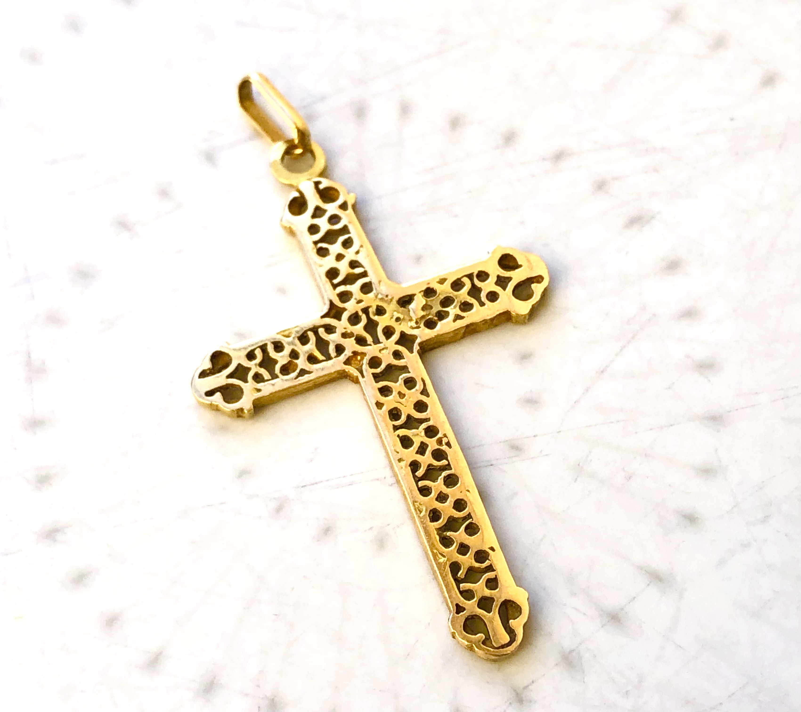 Croix en or jaune 18 carats 