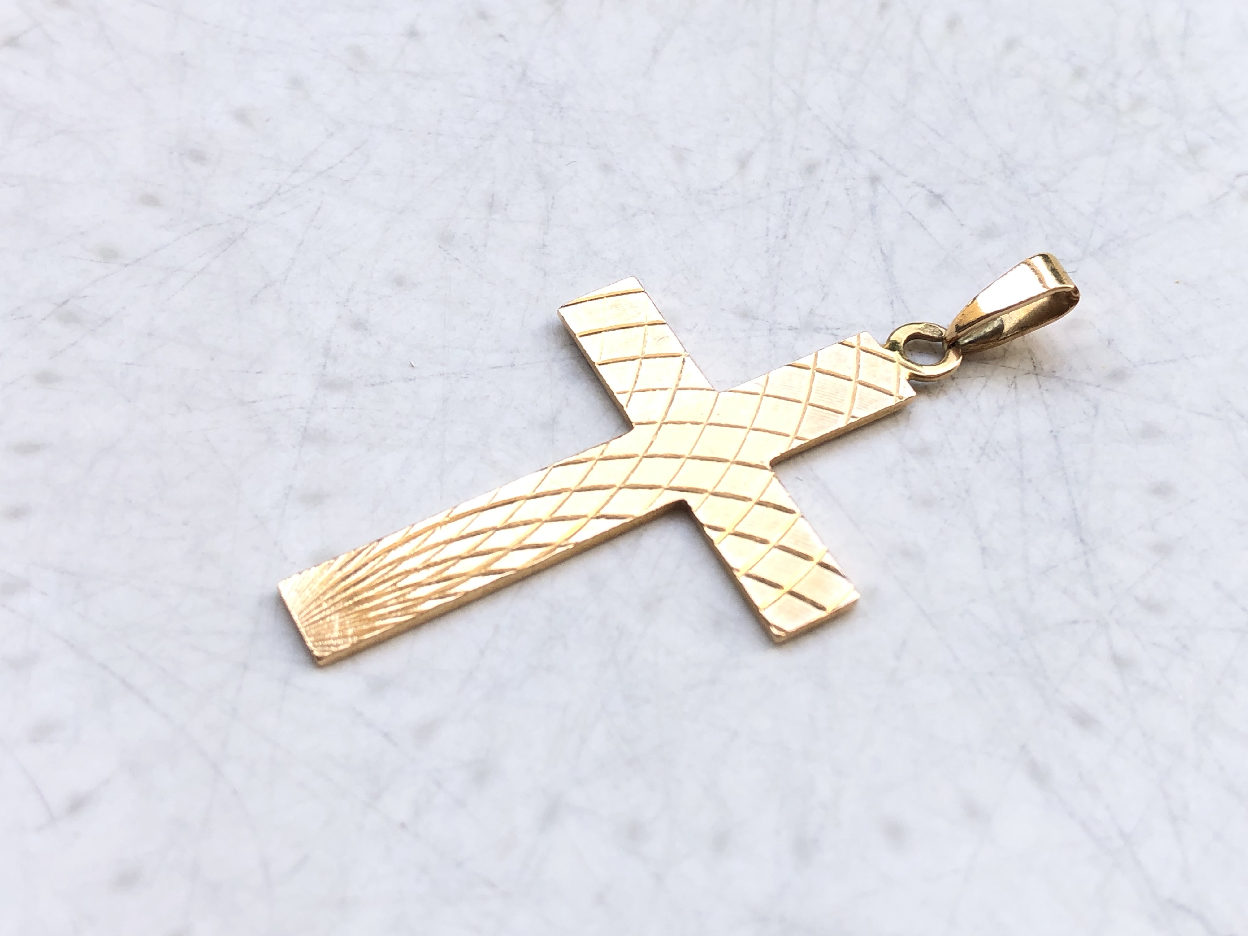 Croix en or jaune 18 carats 