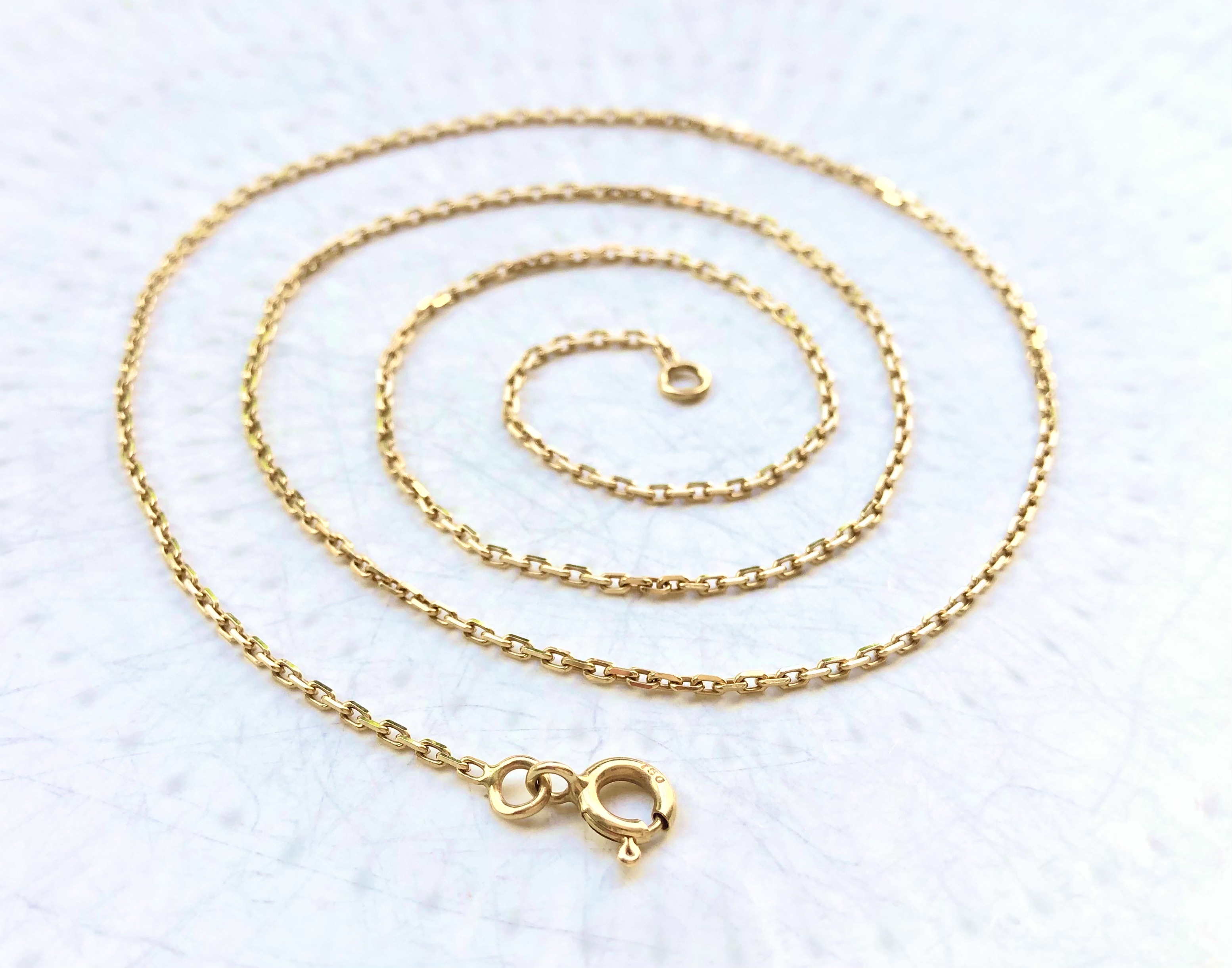 Chaine maille forçat en or jaune 18 carats 