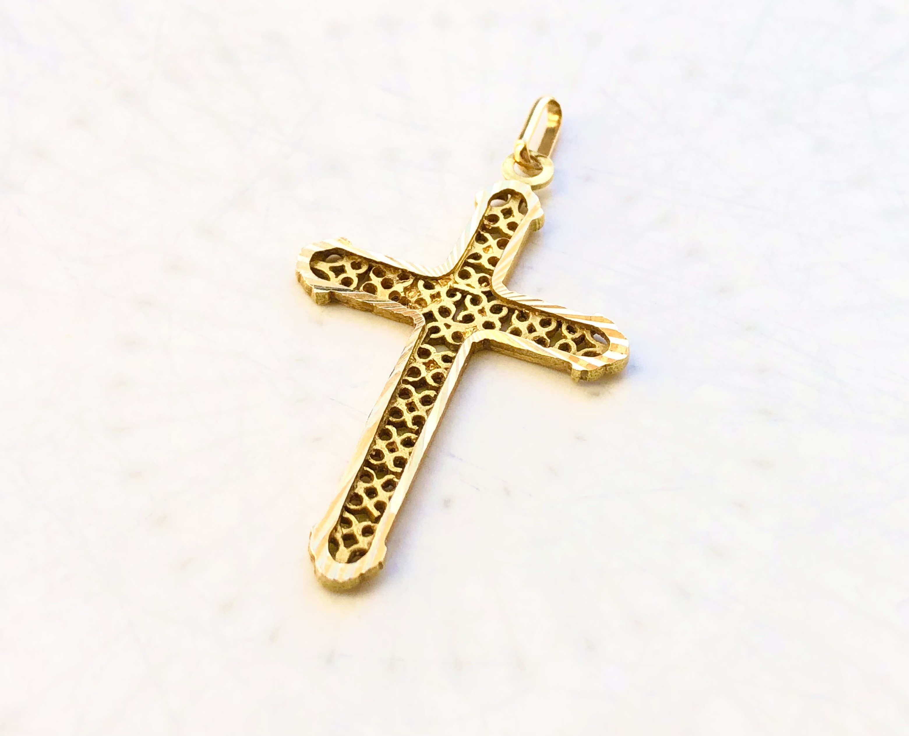 Croix en or jaune 18 carats