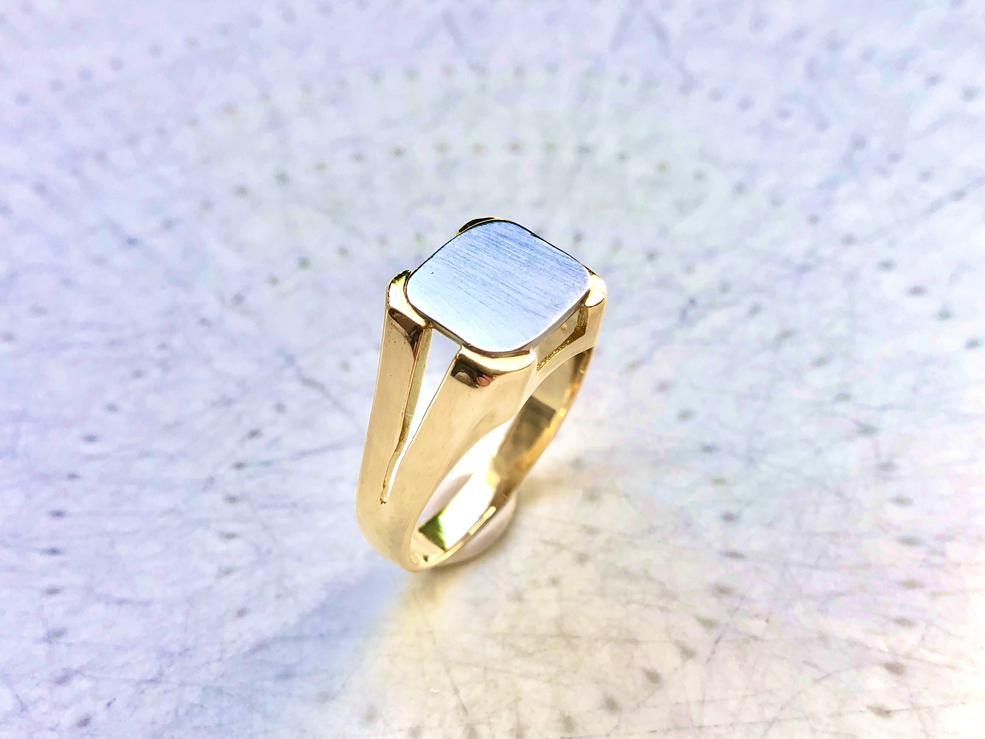 Chevalière or jaune et blanc 18 carats 