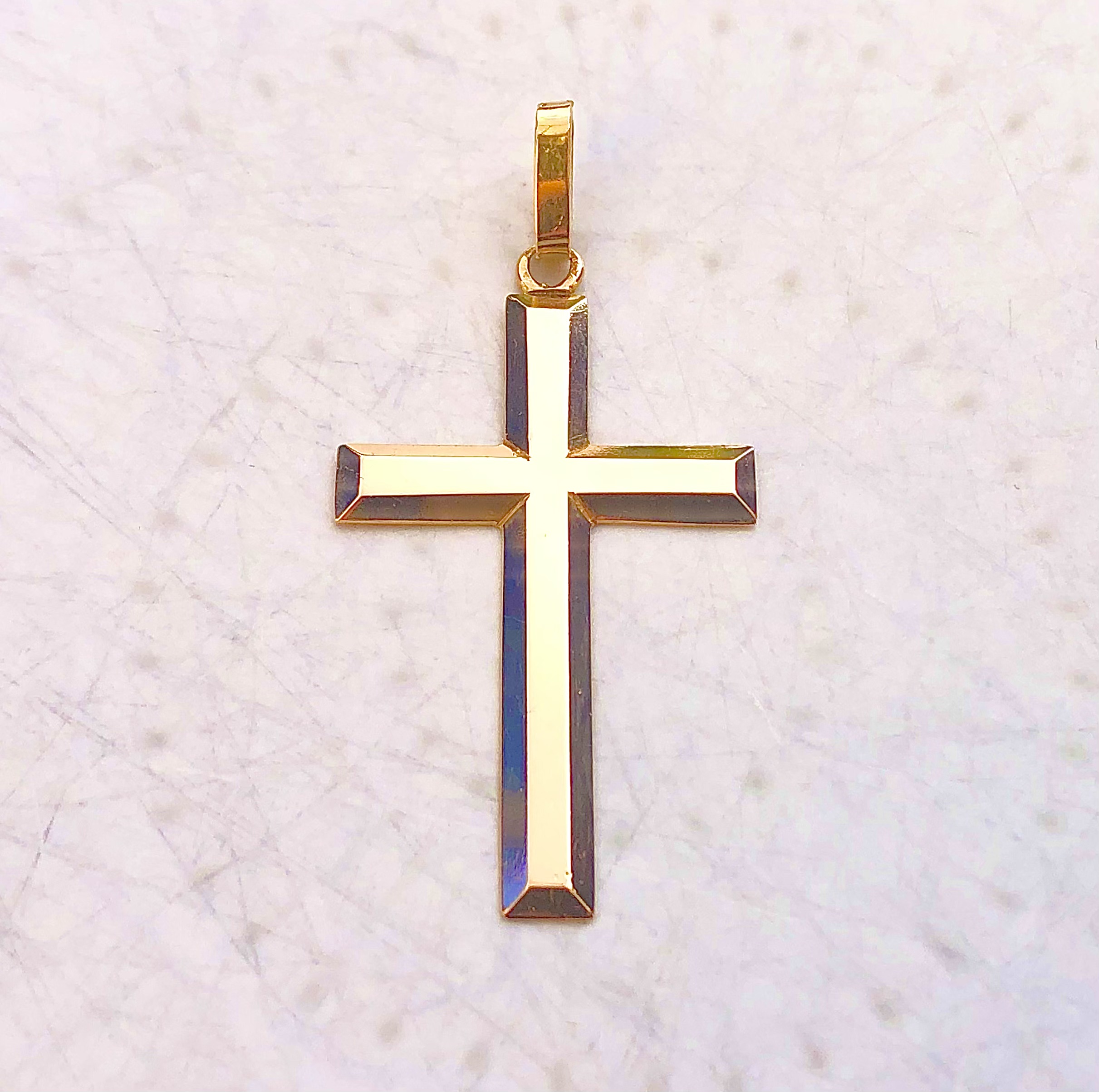 Croix en or jaune 18 carats 