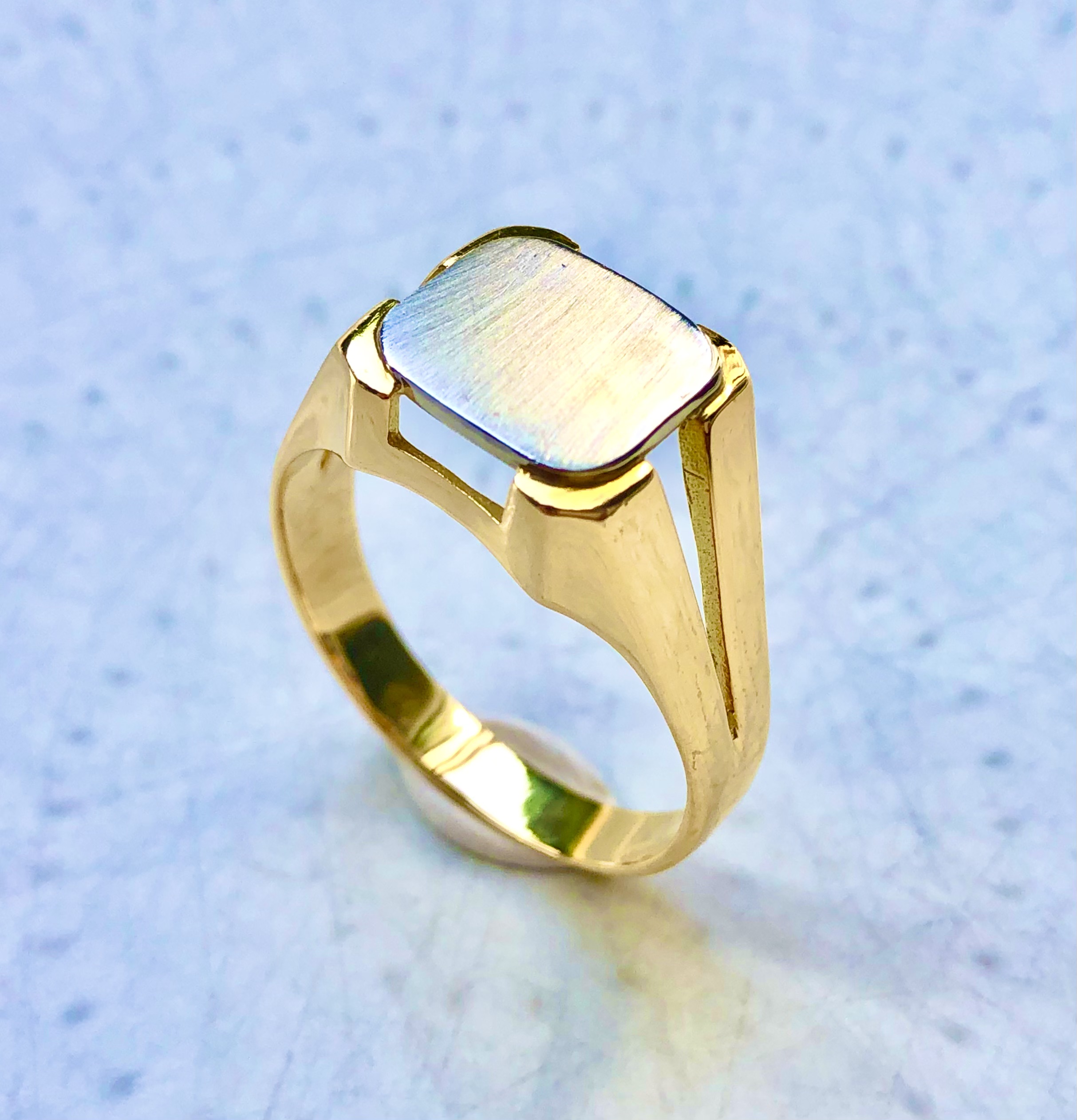 Chevalière or jaune et blanc 18 carats 