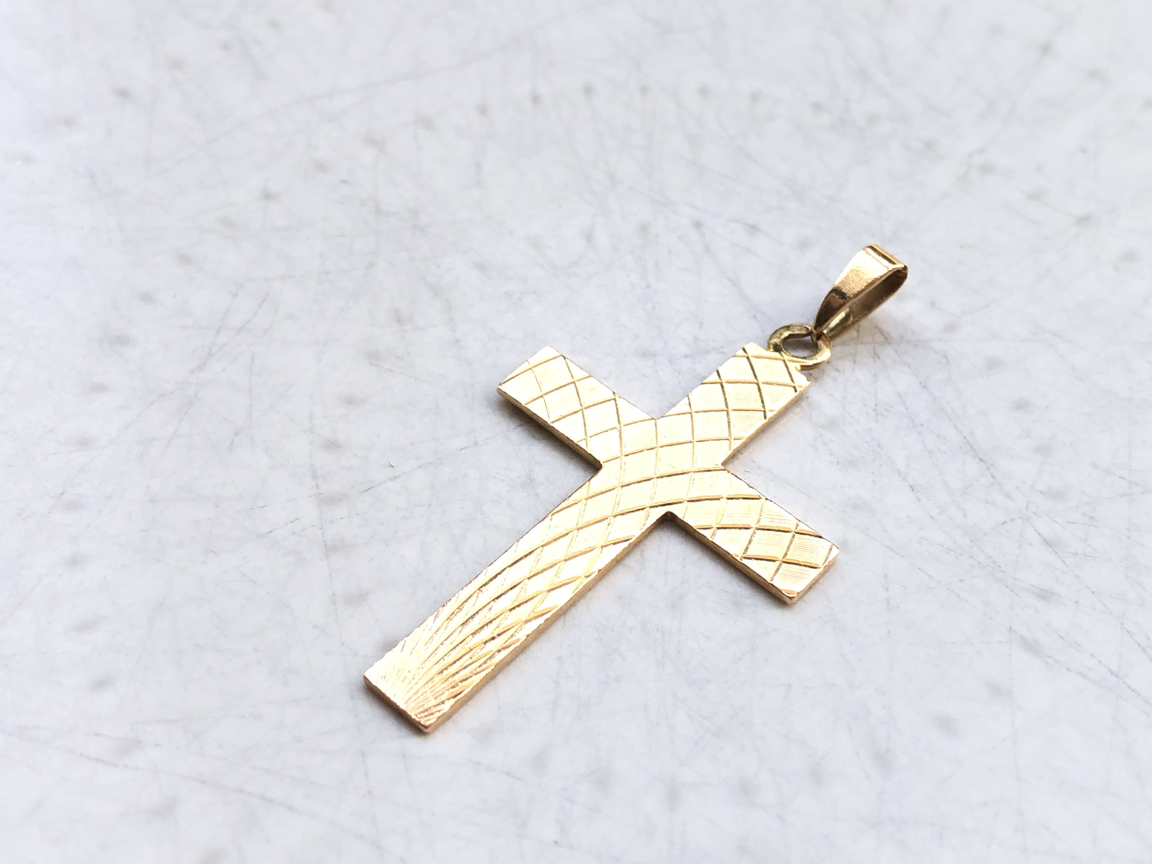 Croix en or jaune 18 carats 
