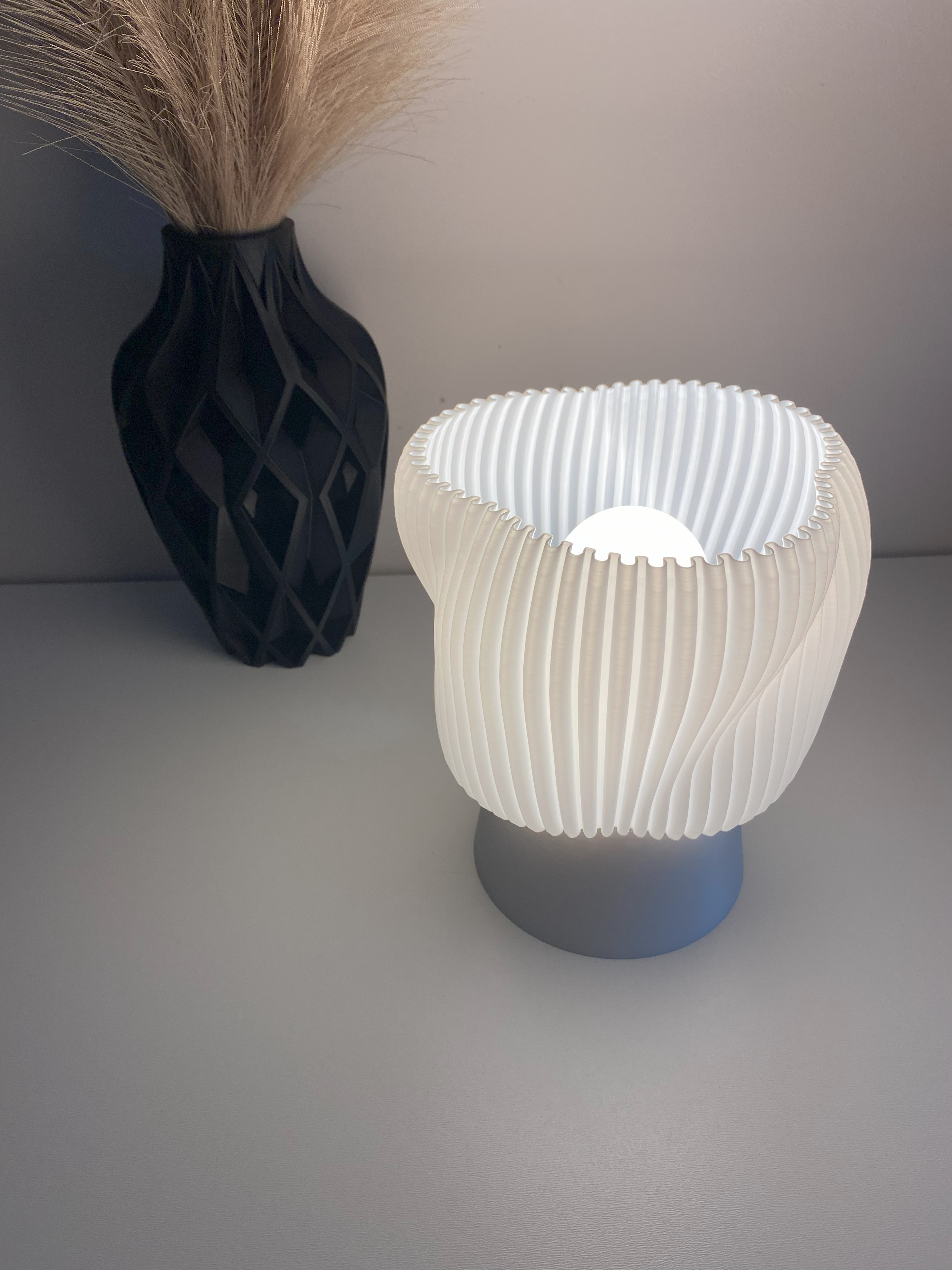 Stalinis šviestuvas TRYSTA