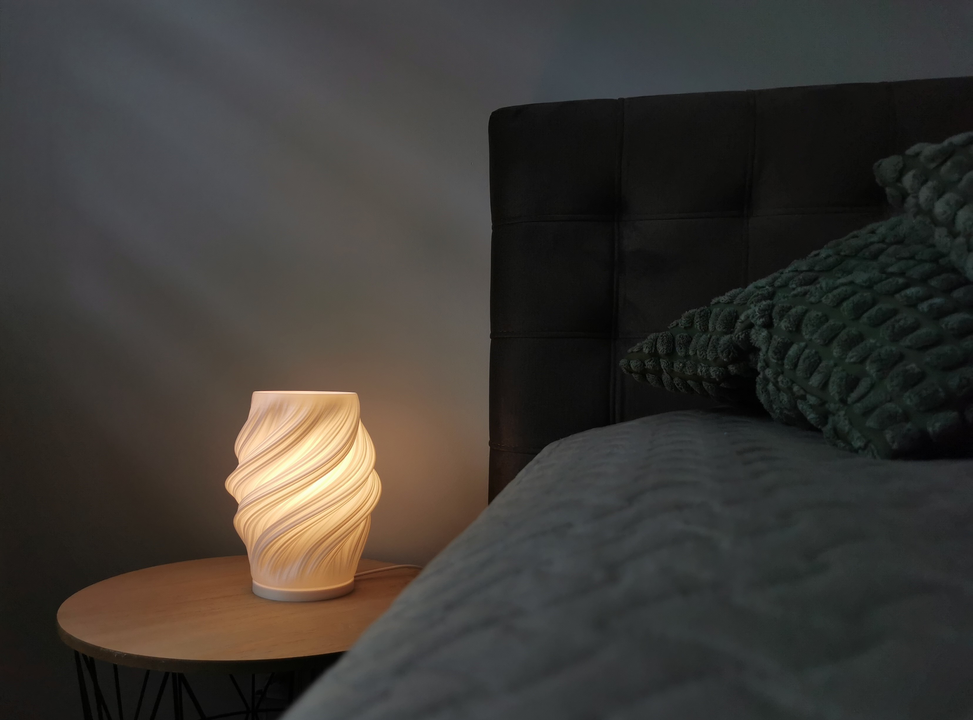 Stalinis Išmanus Šviestuvas AURA