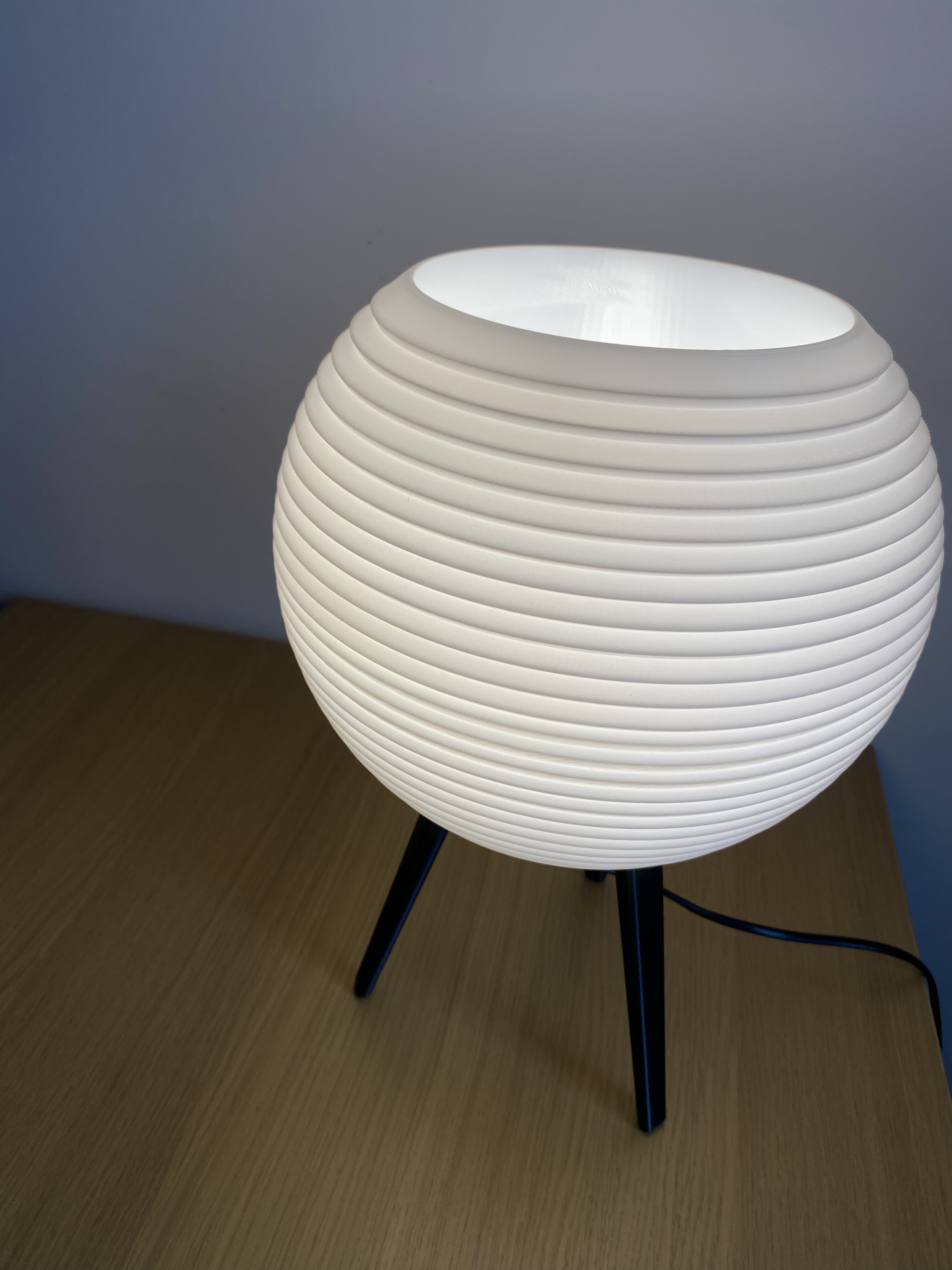 Stalinis šviestuvas LUNAR