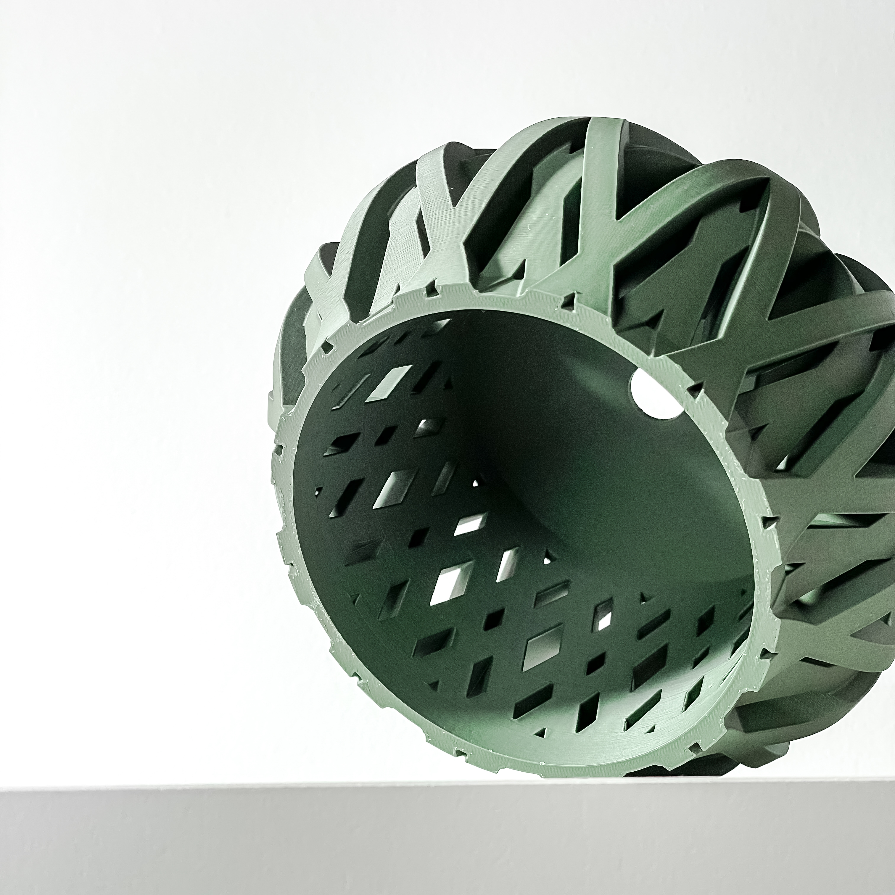 Stilingas ir unikalus vazonas Rimo – išskirtinis orchidėjų vazonas jūsų interjerui