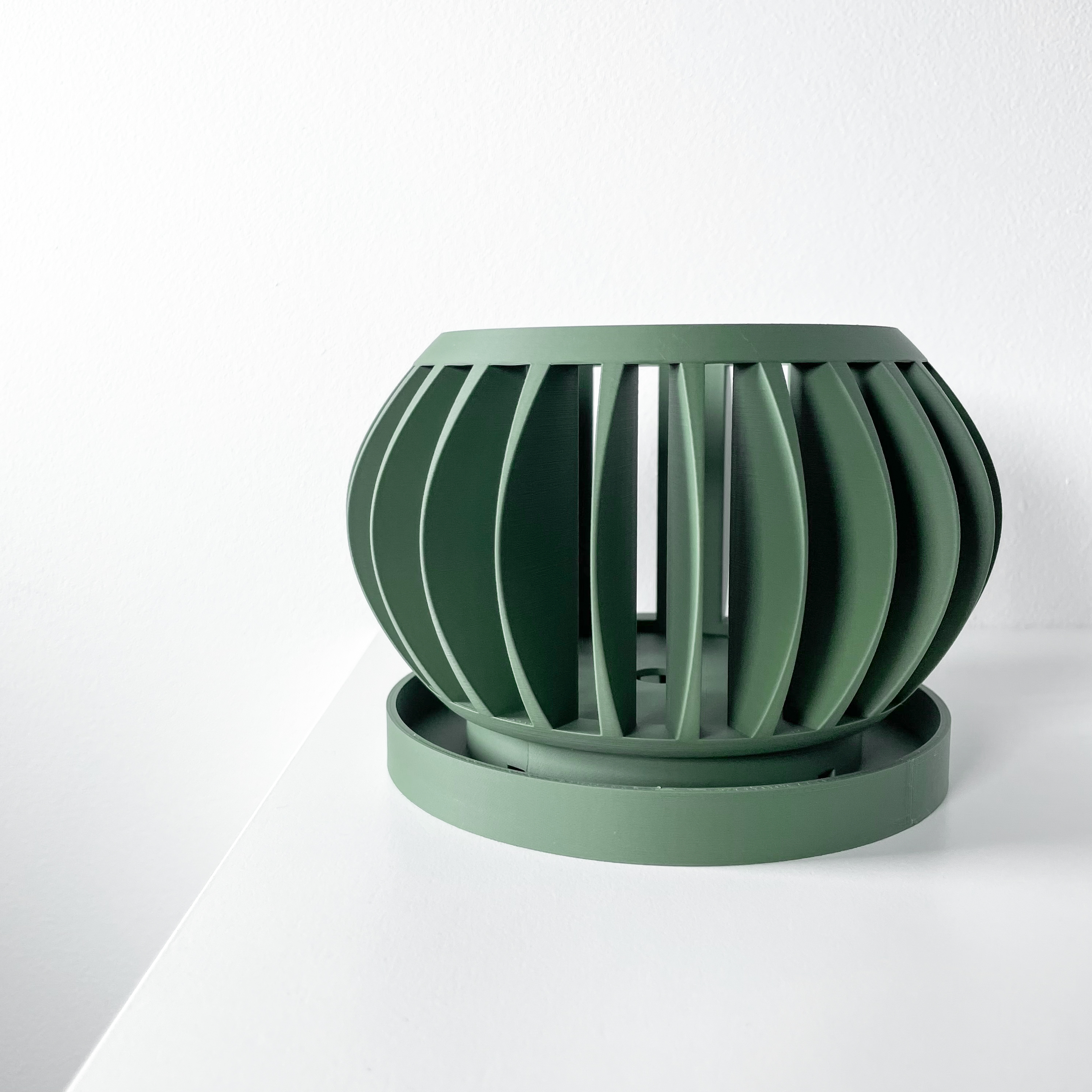 Stilingas ir unikalus vazonas Rene – išskirtinis orchidėjų vazonas jūsų interjerui