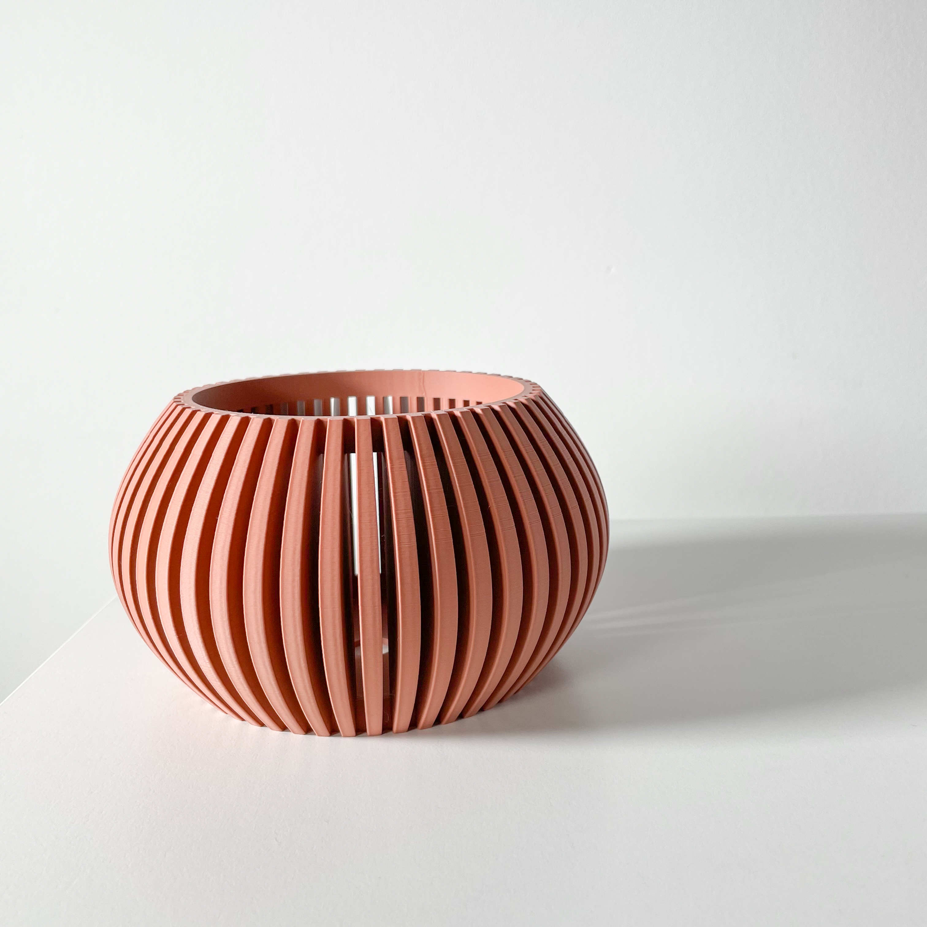 Stilingas ir unikalus vazonas Rakor – išskirtinis orchidėjų vazonas jūsų interjerui