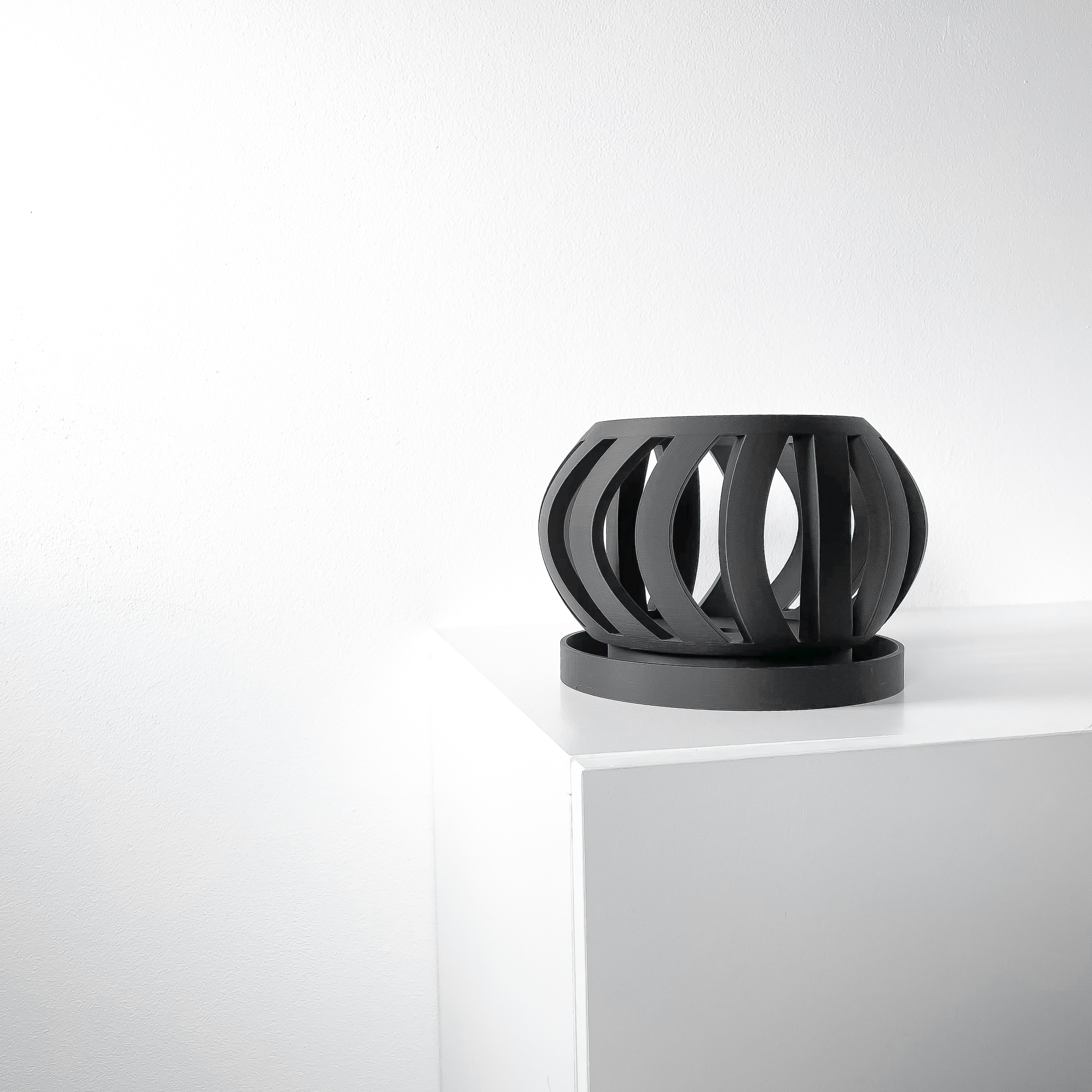 Stilingas ir unikalus vazonas Oryx – išskirtinis orchidėjų vazonas jūsų interjerui