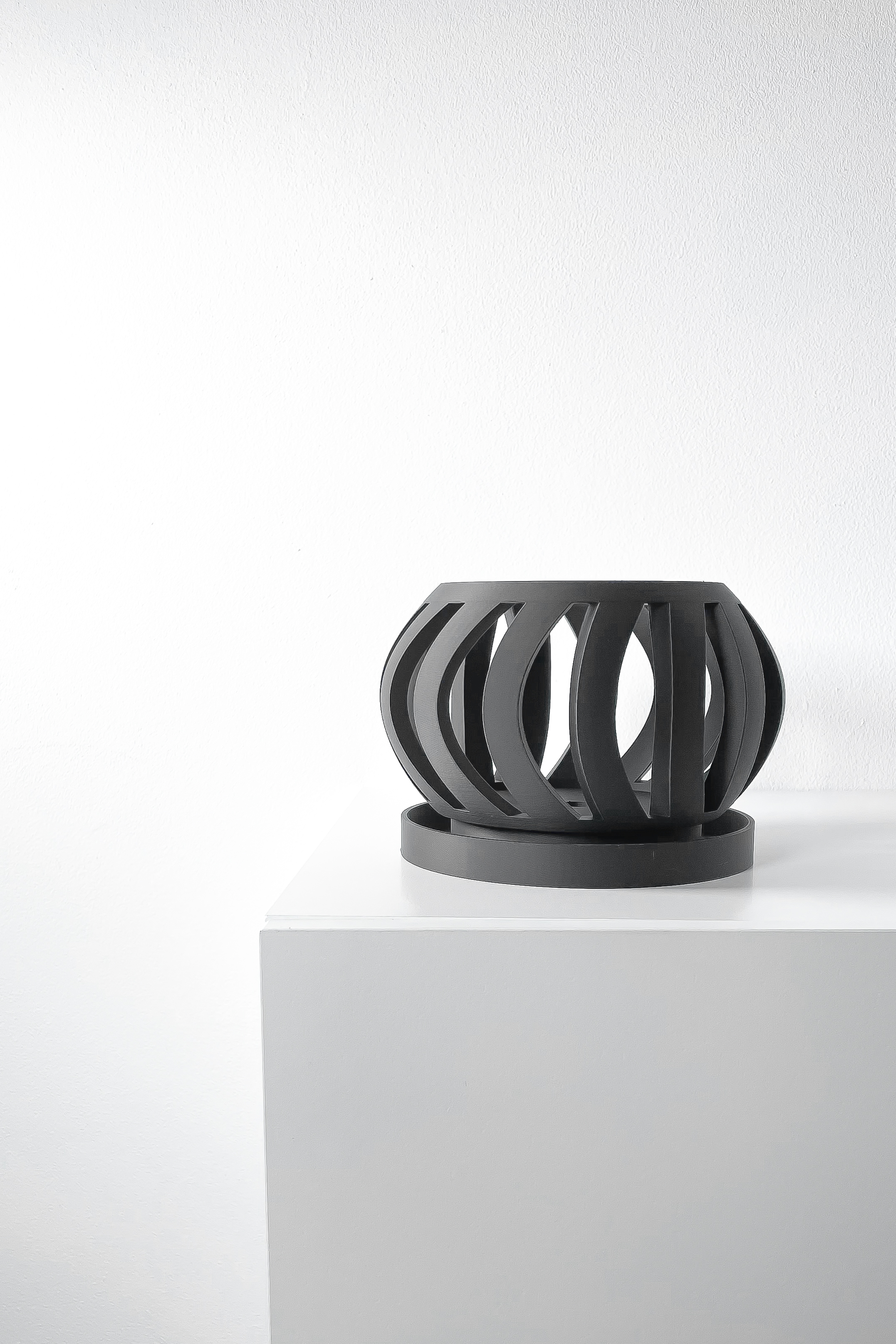 Stilingas ir unikalus vazonas Oryx – išskirtinis orchidėjų vazonas jūsų interjerui