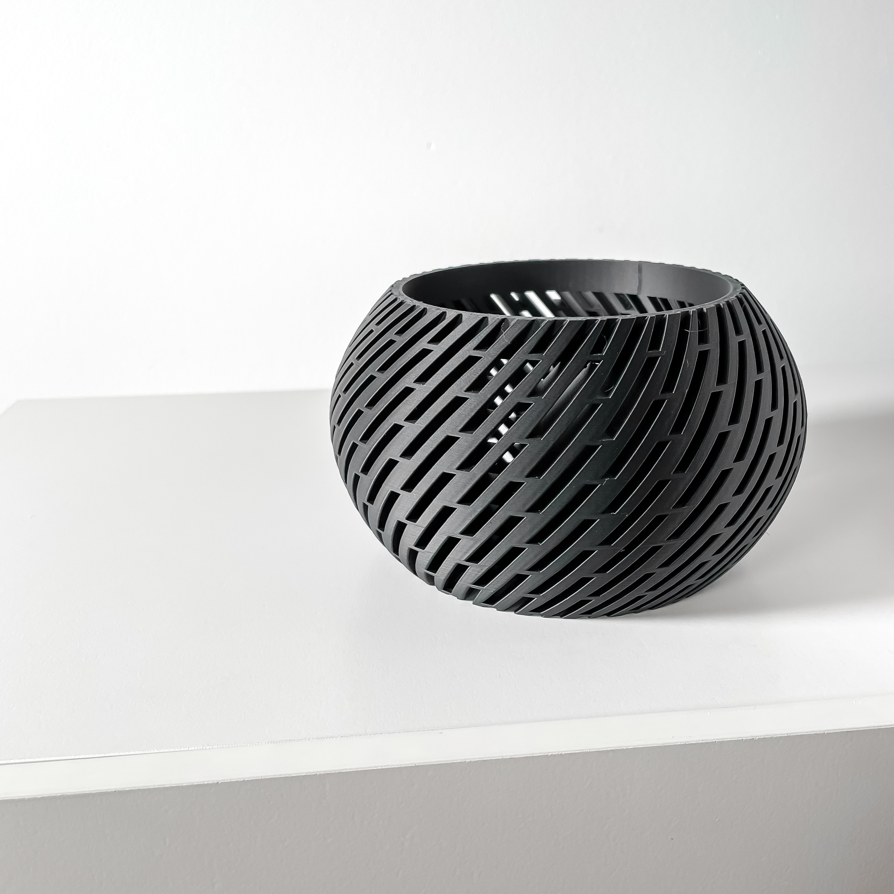 Stilingas ir unikalus vazonas Naor – išskirtinis orchidėjų vazonas jūsų interjerui