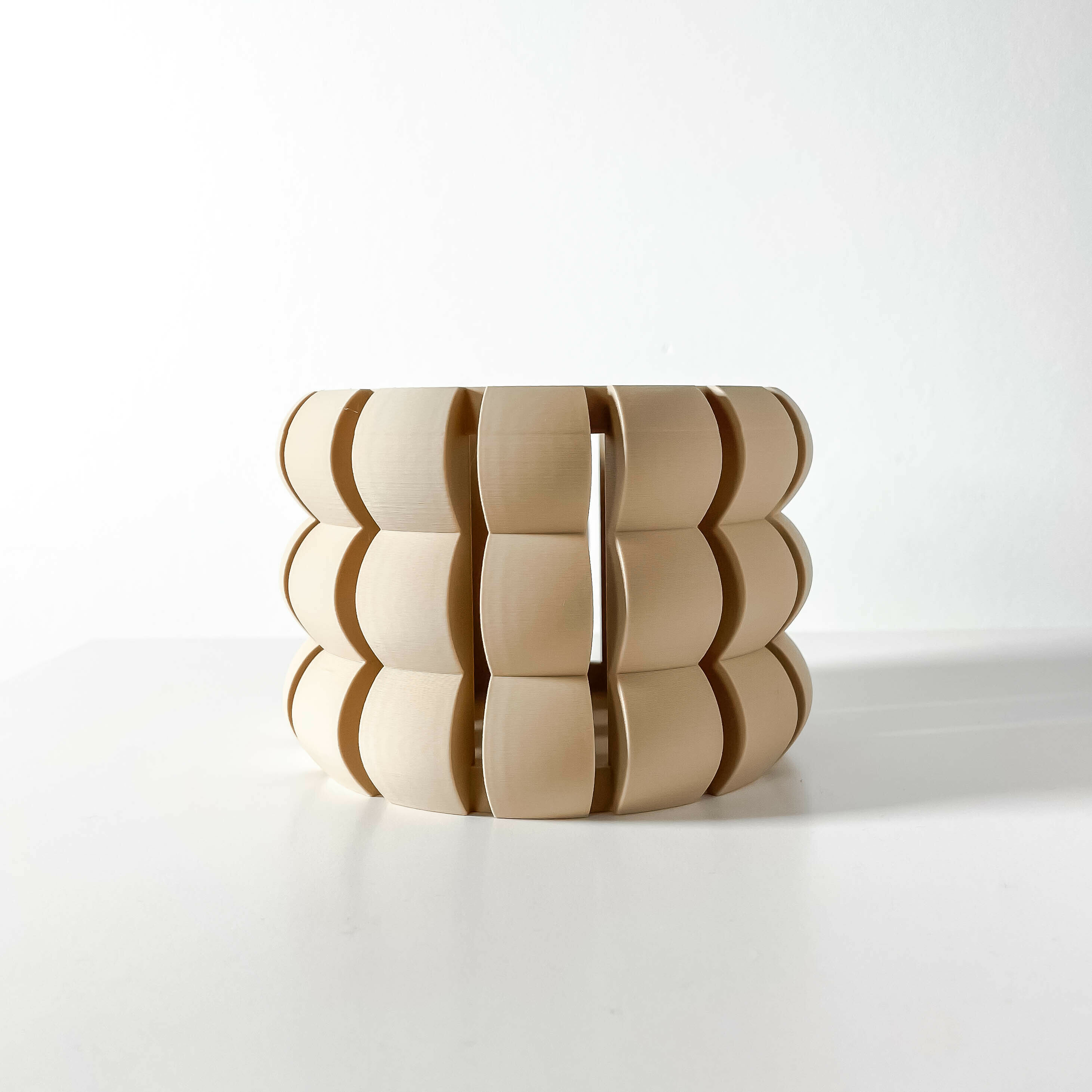 Stilingas ir unikalus vazonas Lami – išskirtinis orchidėjų vazonas jūsų interjerui