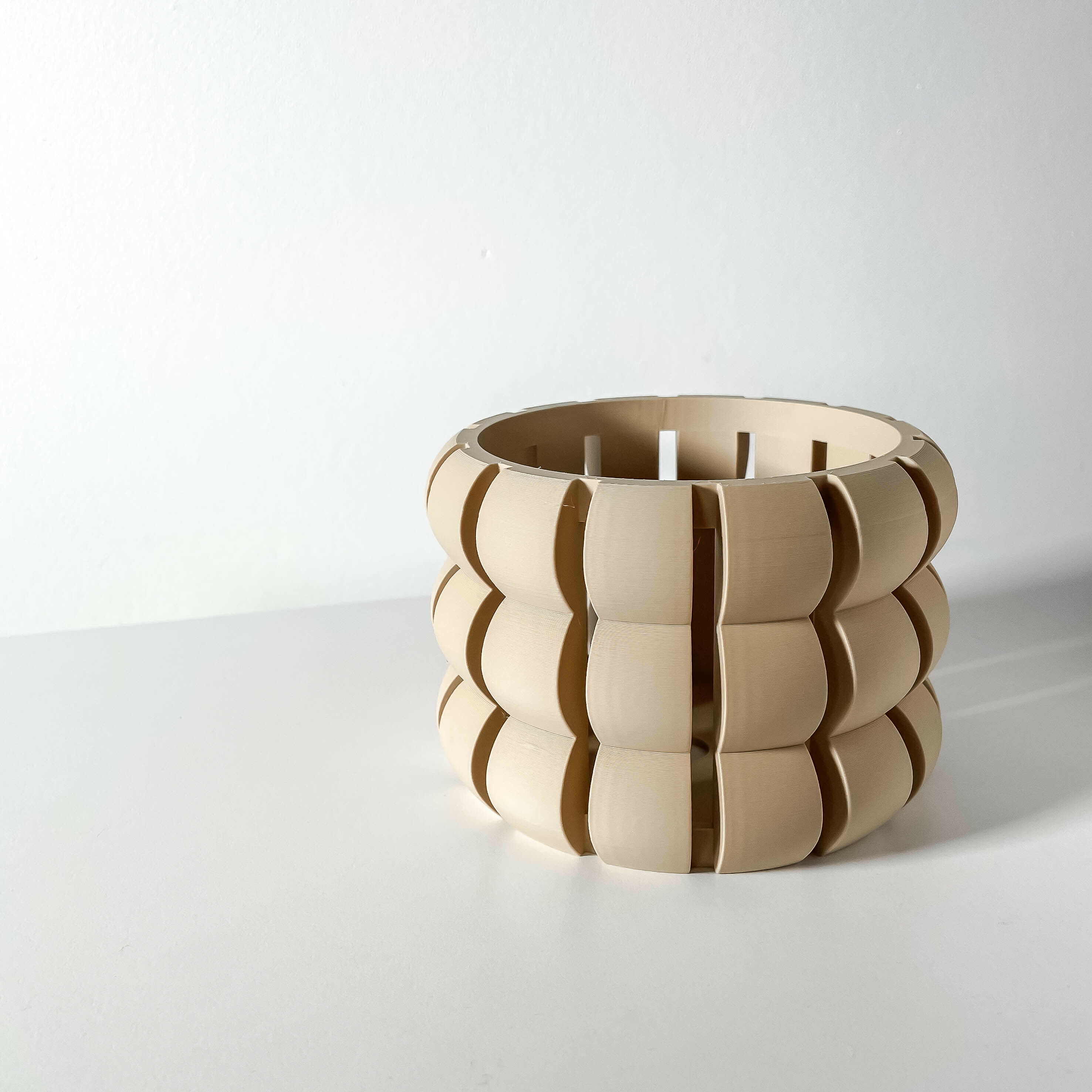 Stilingas ir unikalus vazonas Lami – išskirtinis orchidėjų vazonas jūsų interjerui