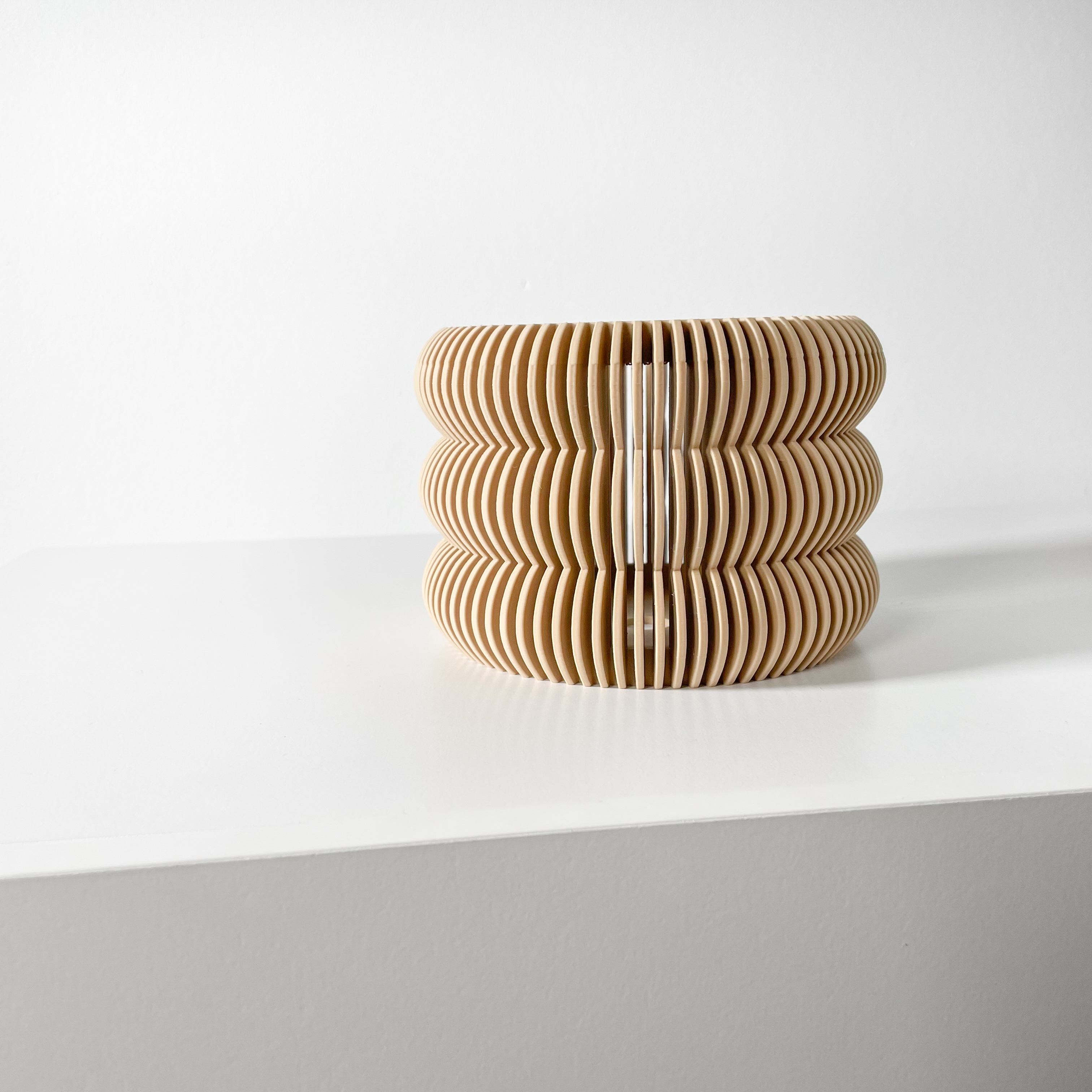 Stilingas ir unikalus vazonas Kurga – išskirtinis orchidėjų vazonas jūsų interjerui