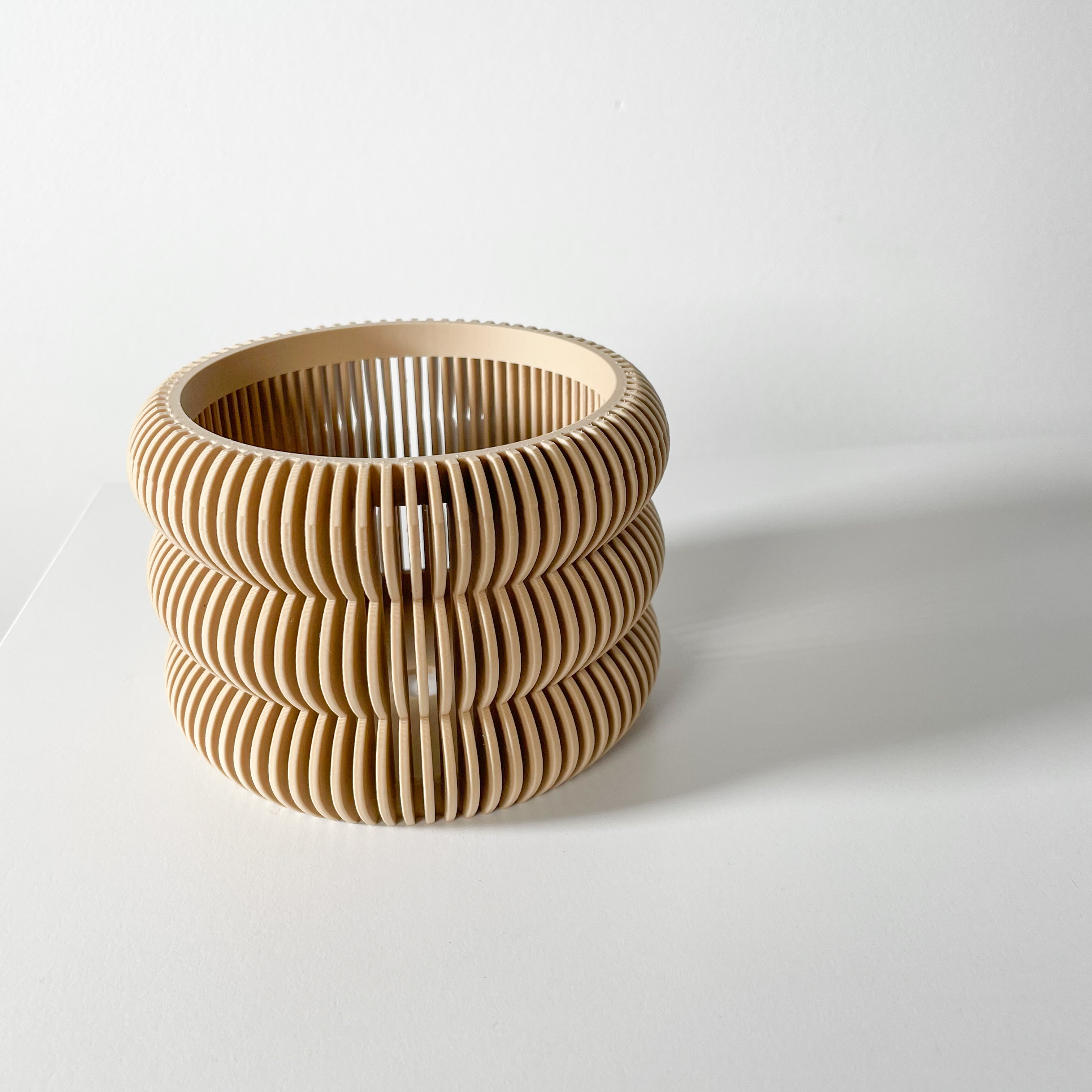 Stilingas ir unikalus vazonas Kurga – išskirtinis orchidėjų vazonas jūsų interjerui