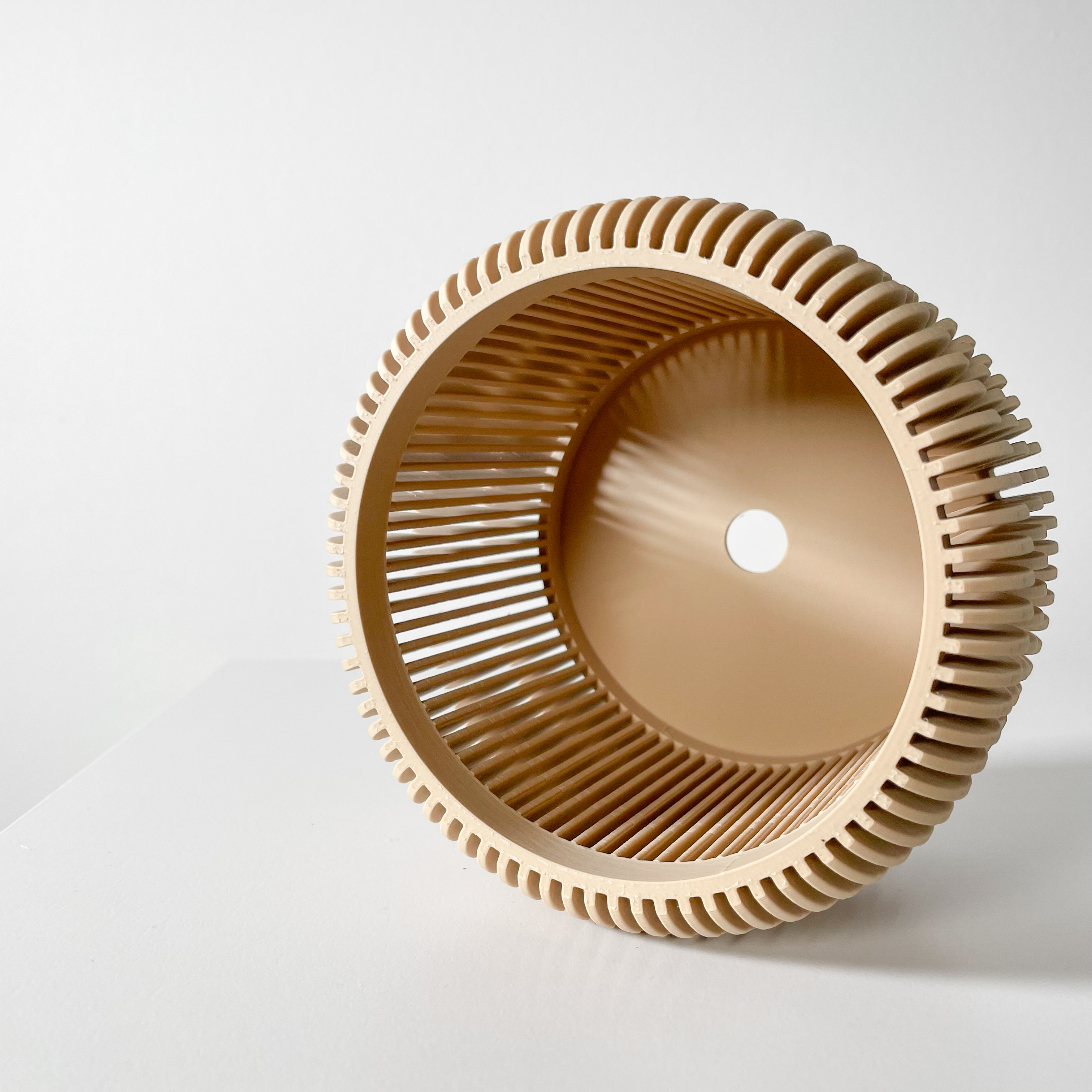 Stilingas ir unikalus vazonas Kurga – išskirtinis orchidėjų vazonas jūsų interjerui