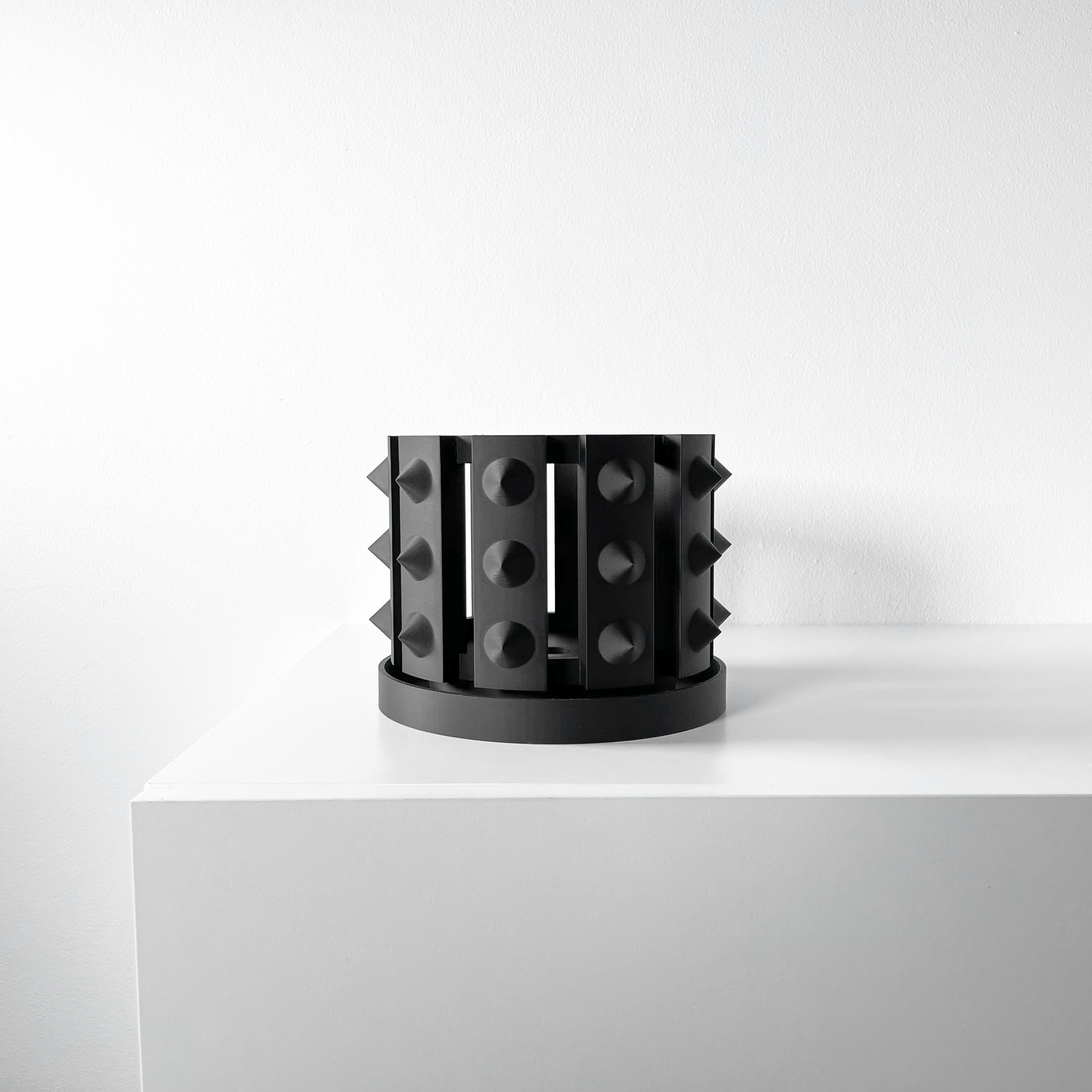 Stilingas ir unikalus vazonas Irvox – išskirtinis orchidėjų vazonas jūsų interjerui