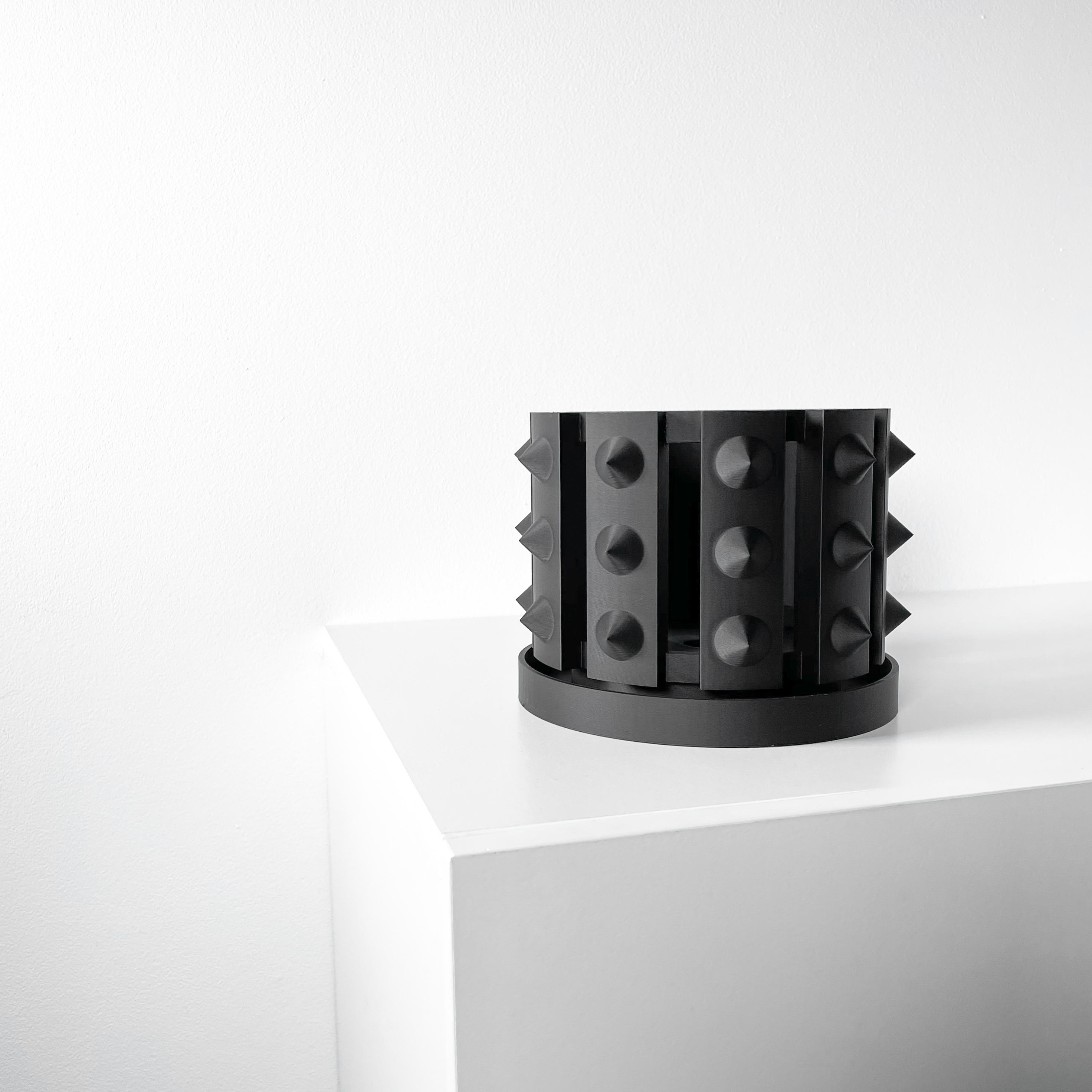 Stilingas ir unikalus vazonas Irvox – išskirtinis orchidėjų vazonas jūsų interjerui