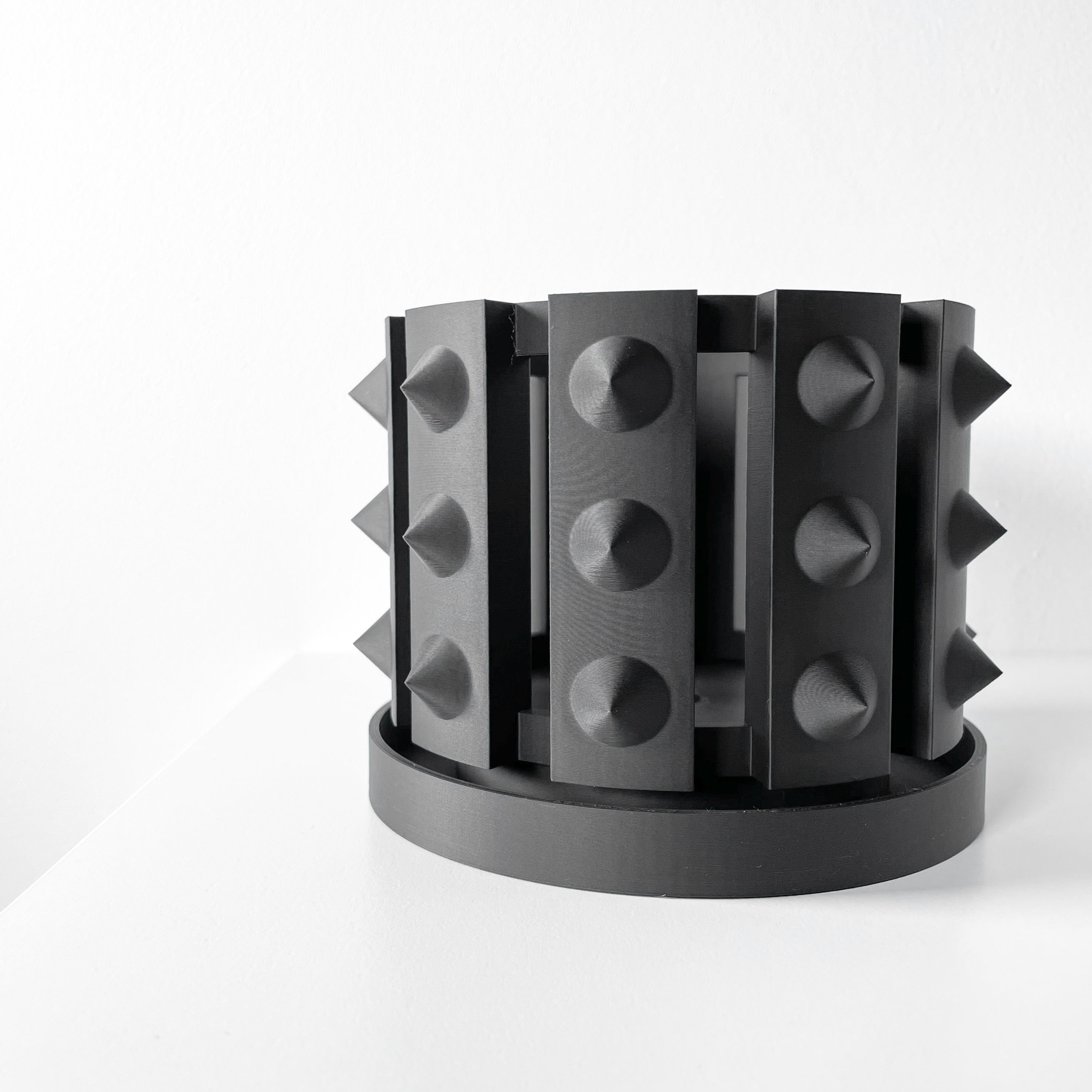 Stilingas ir unikalus vazonas Irvox – išskirtinis orchidėjų vazonas jūsų interjerui