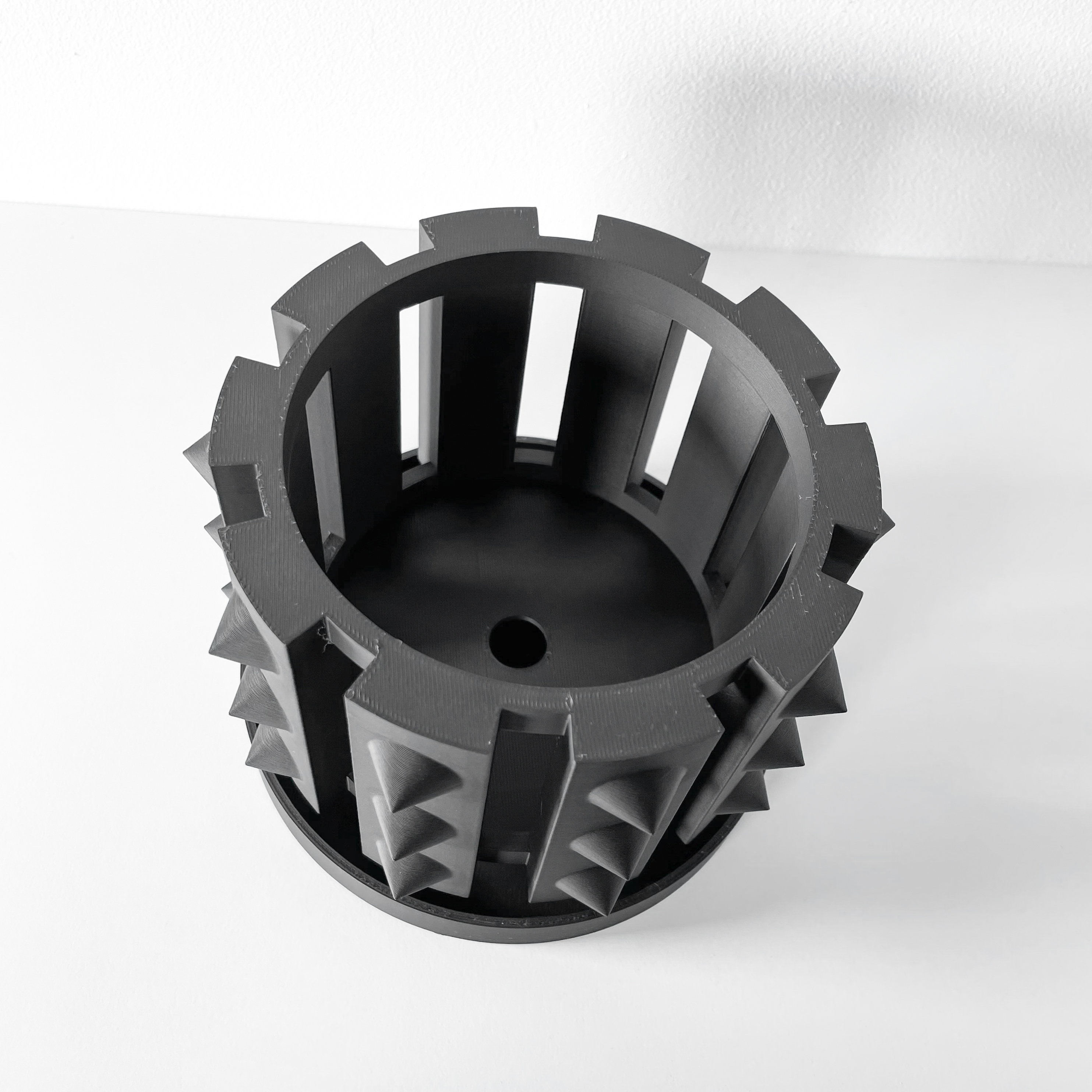 Stilingas ir unikalus vazonas Irvox – išskirtinis orchidėjų vazonas jūsų interjerui