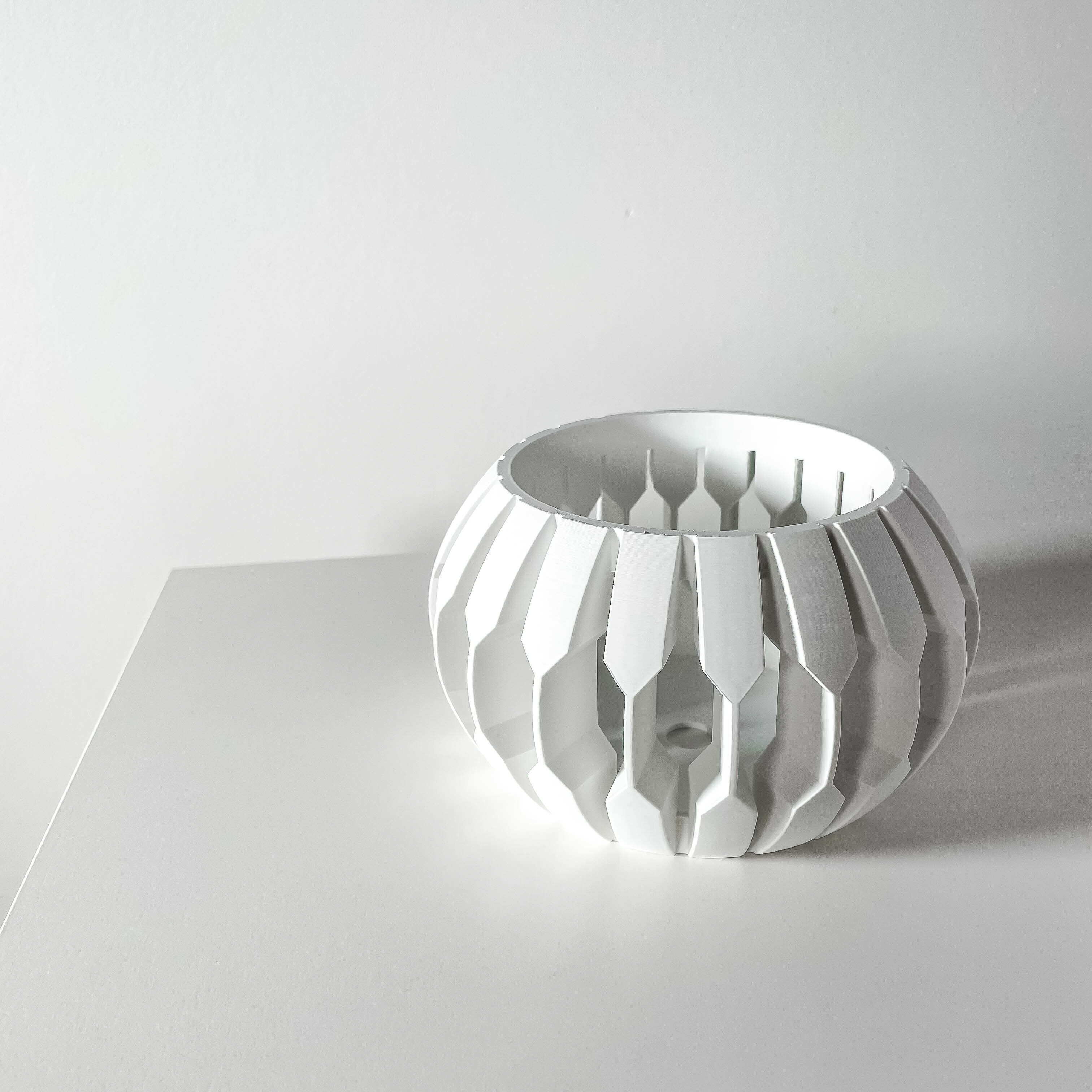 Stilingas ir unikalus vazonas Garni – išskirtinis orchidėjų vazonas jūsų interjerui