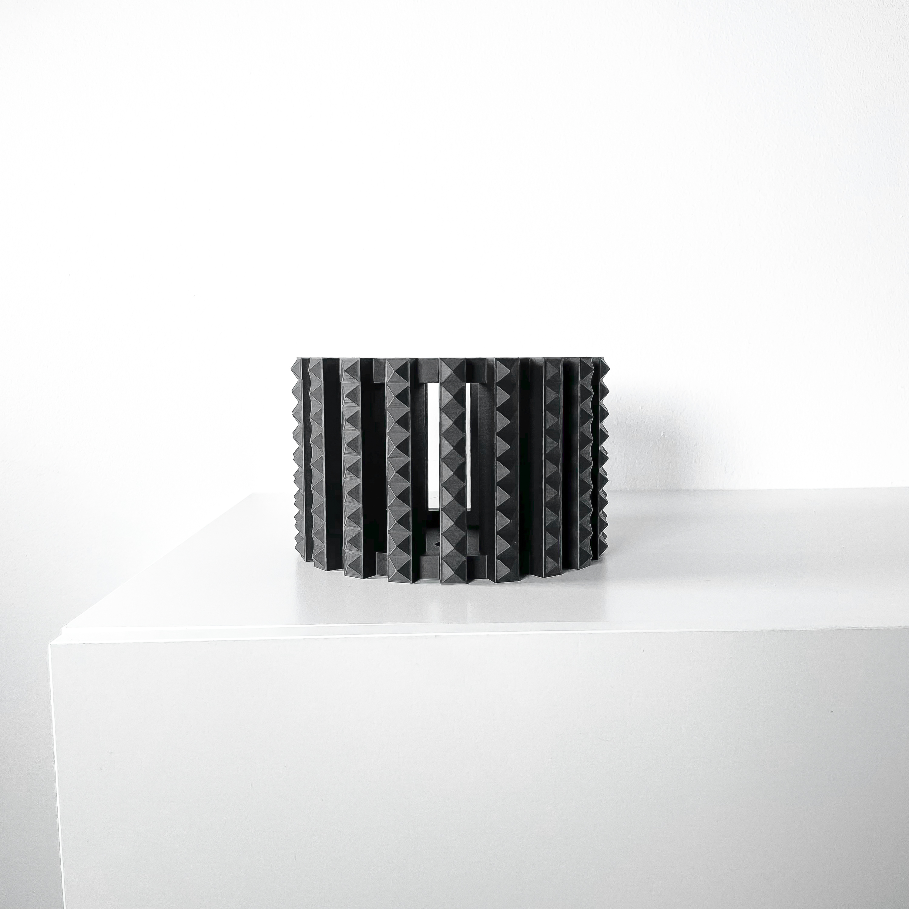 Stilingas ir unikalus vazonas Farne – išskirtinis orchidėjų vazonas jūsų interjerui