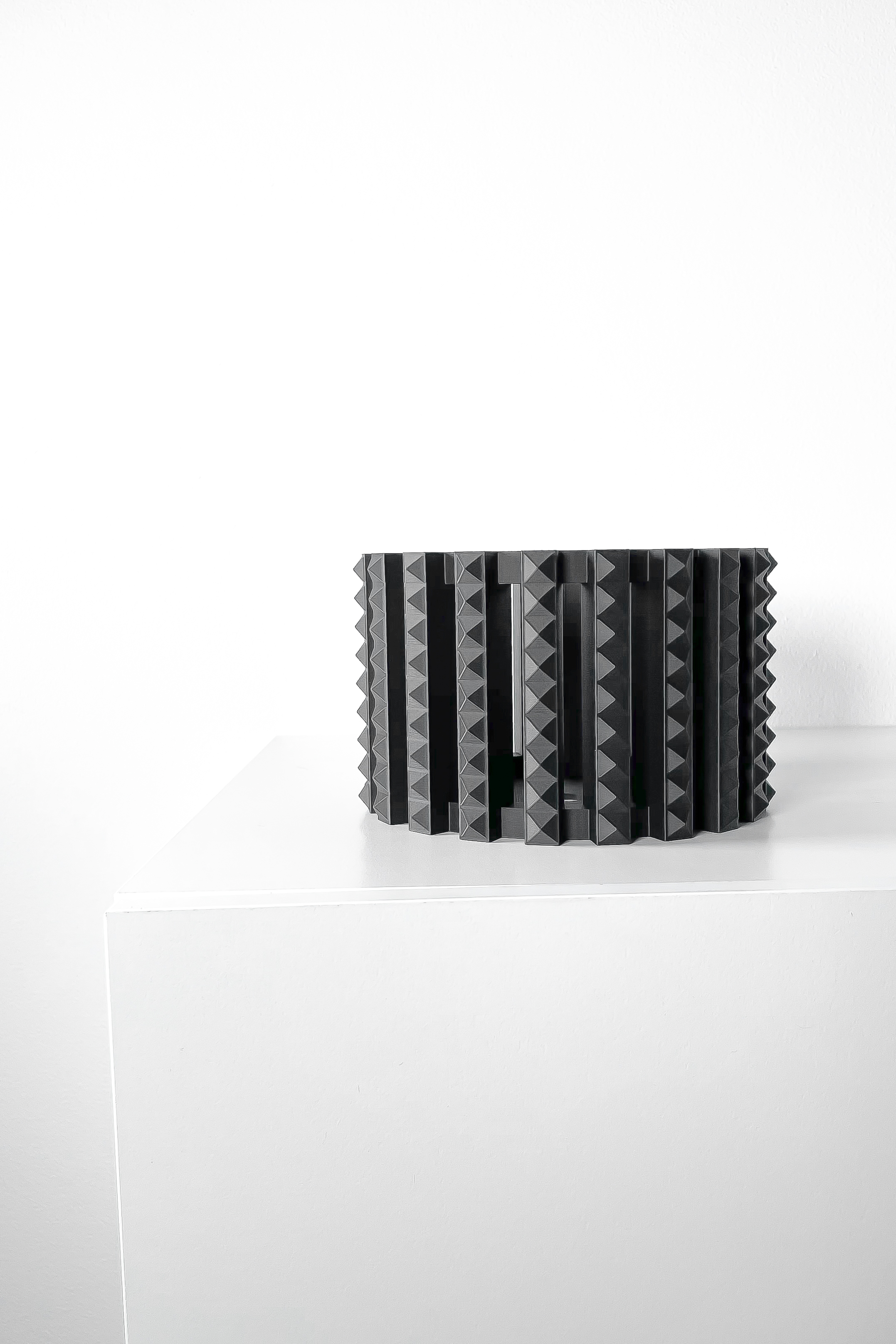 Stilingas ir unikalus vazonas Farne – išskirtinis orchidėjų vazonas jūsų interjerui