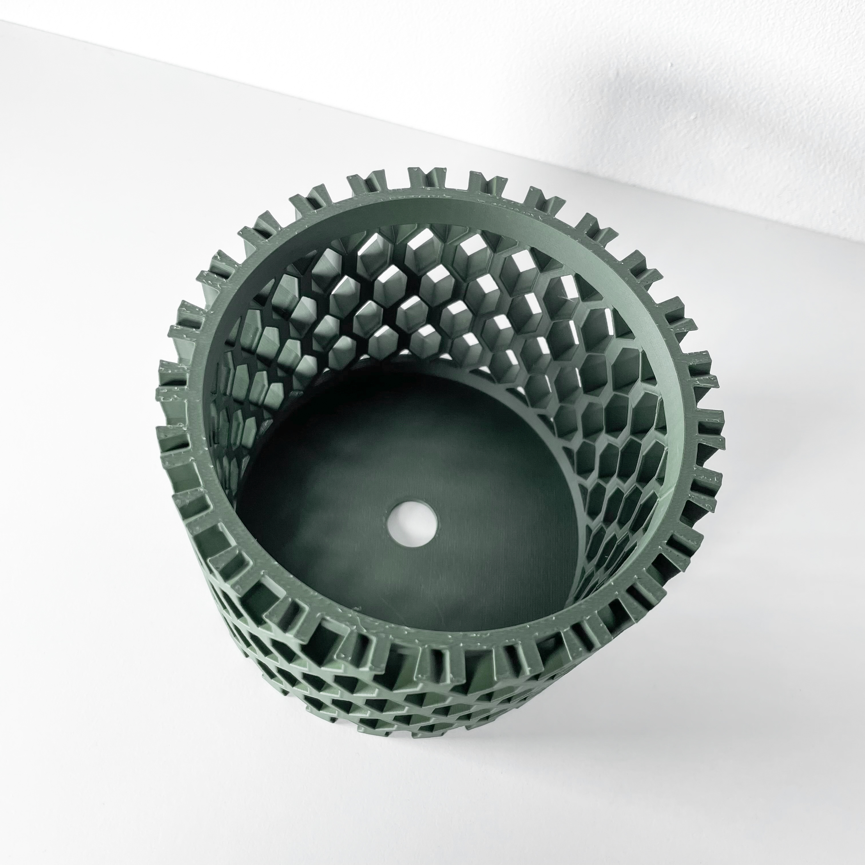 Stilingas ir unikalus vazonas Erna – išskirtinis orchidėjų vazonas jūsų interjerui