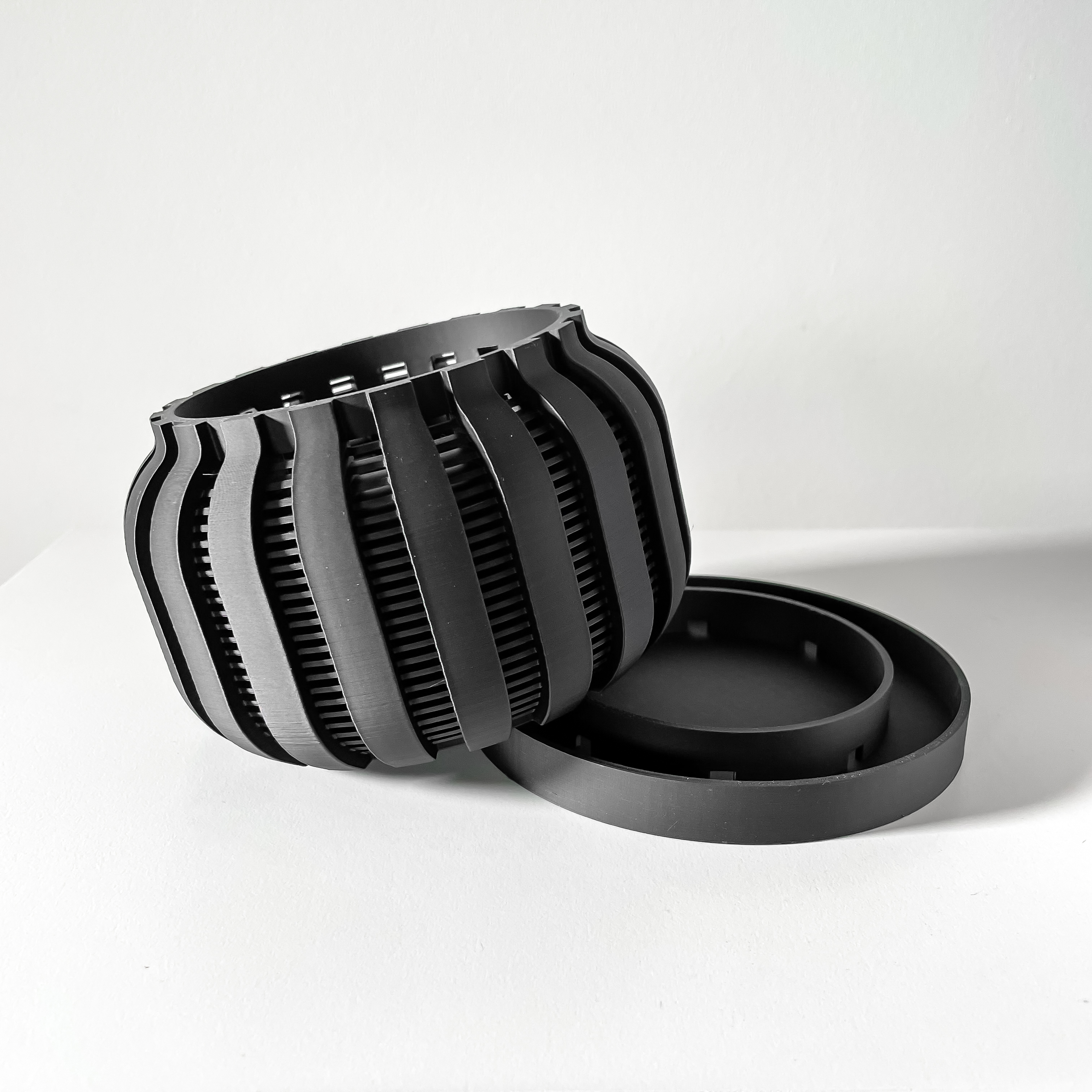 Stilingas ir unikalus vazonas Avix – išskirtinis orchidėjų vazonas jūsų interjerui