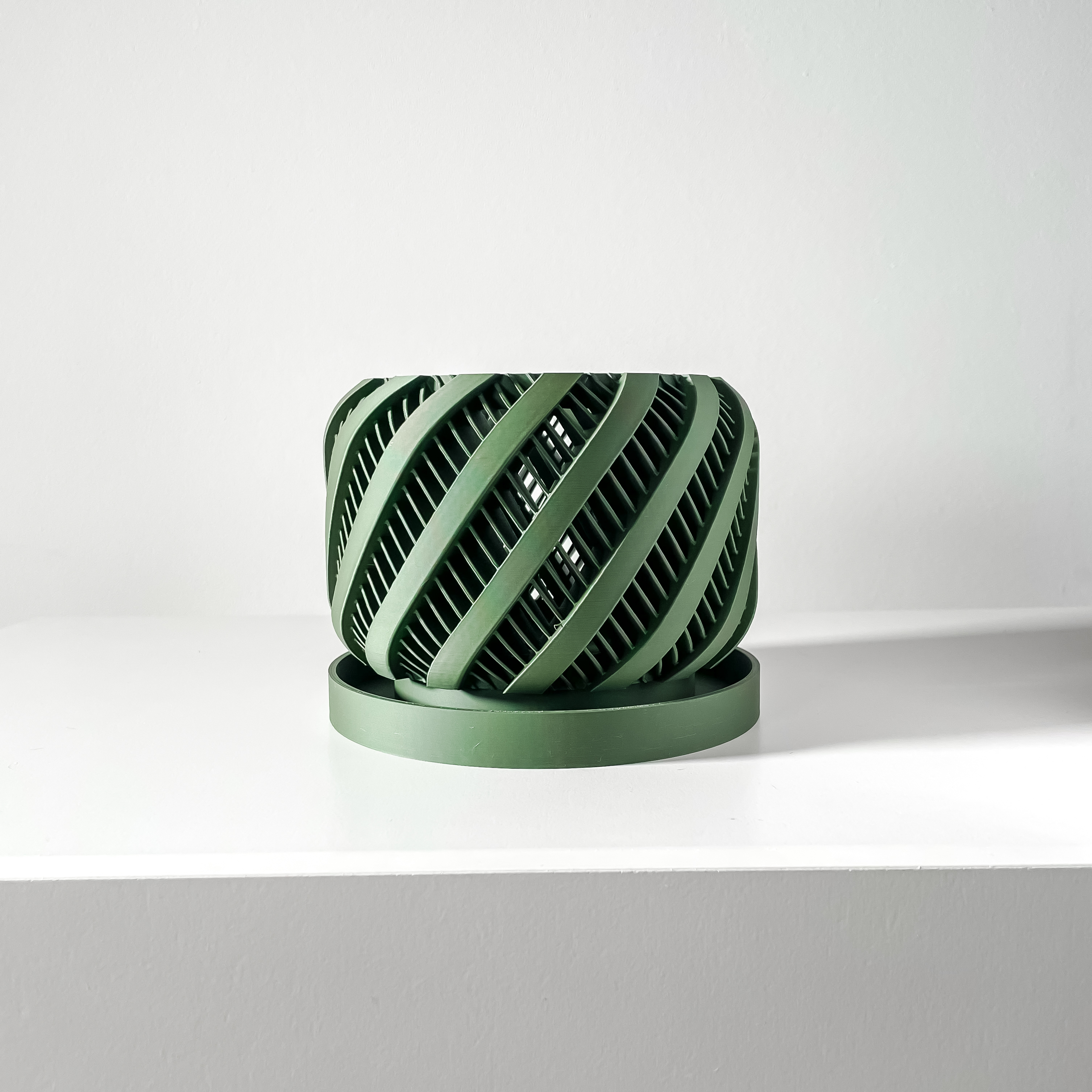 Stilingas ir unikalus vazonas Arno – išskirtinis orchidėjų vazonas jūsų interjerui