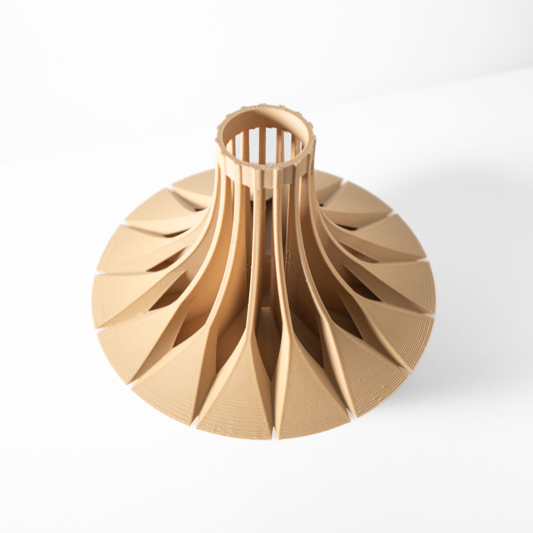 Unikali vaza Savi – stilingas, ekologiškas ir ilgaamžis pasirinkimas jūsų interjerui