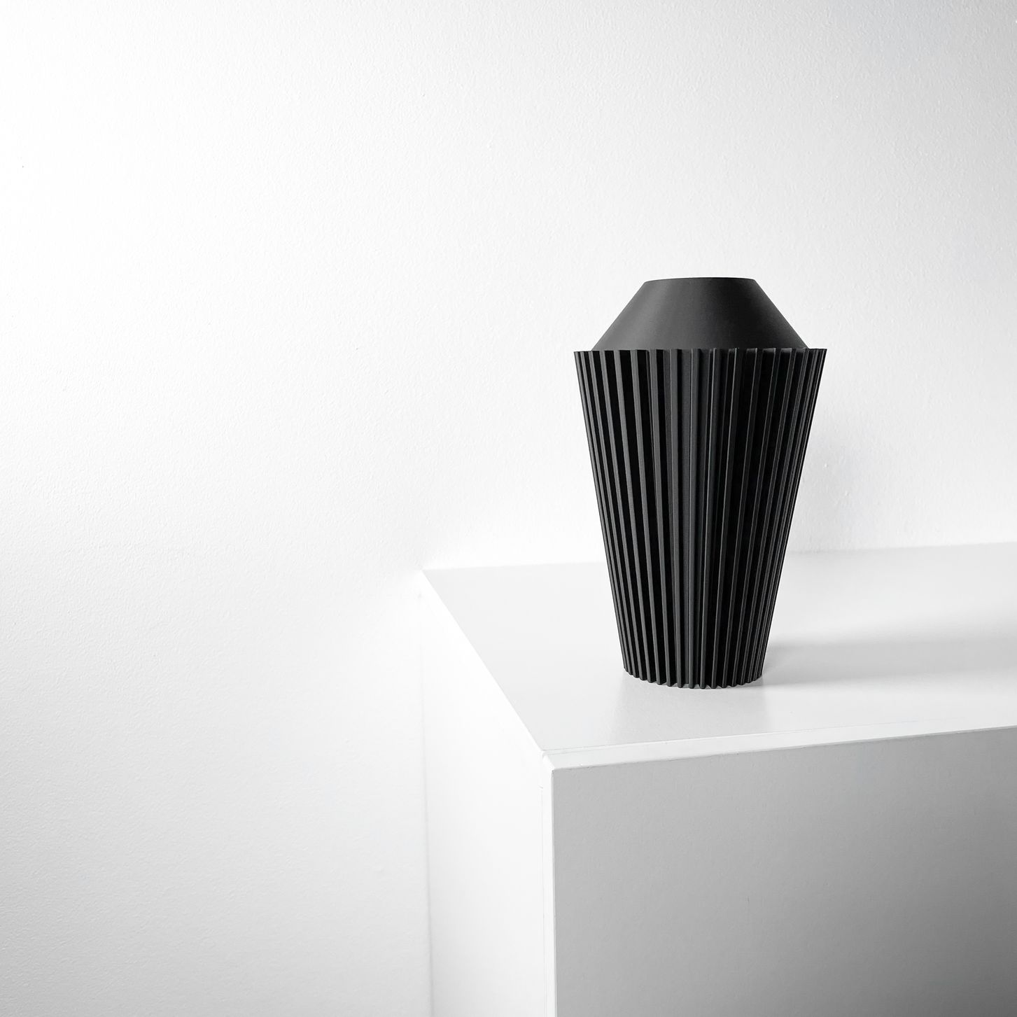 Unikali vaza Riveno – stilingas, ekologiškas ir ilgaamžis pasirinkimas jūsų interjerui