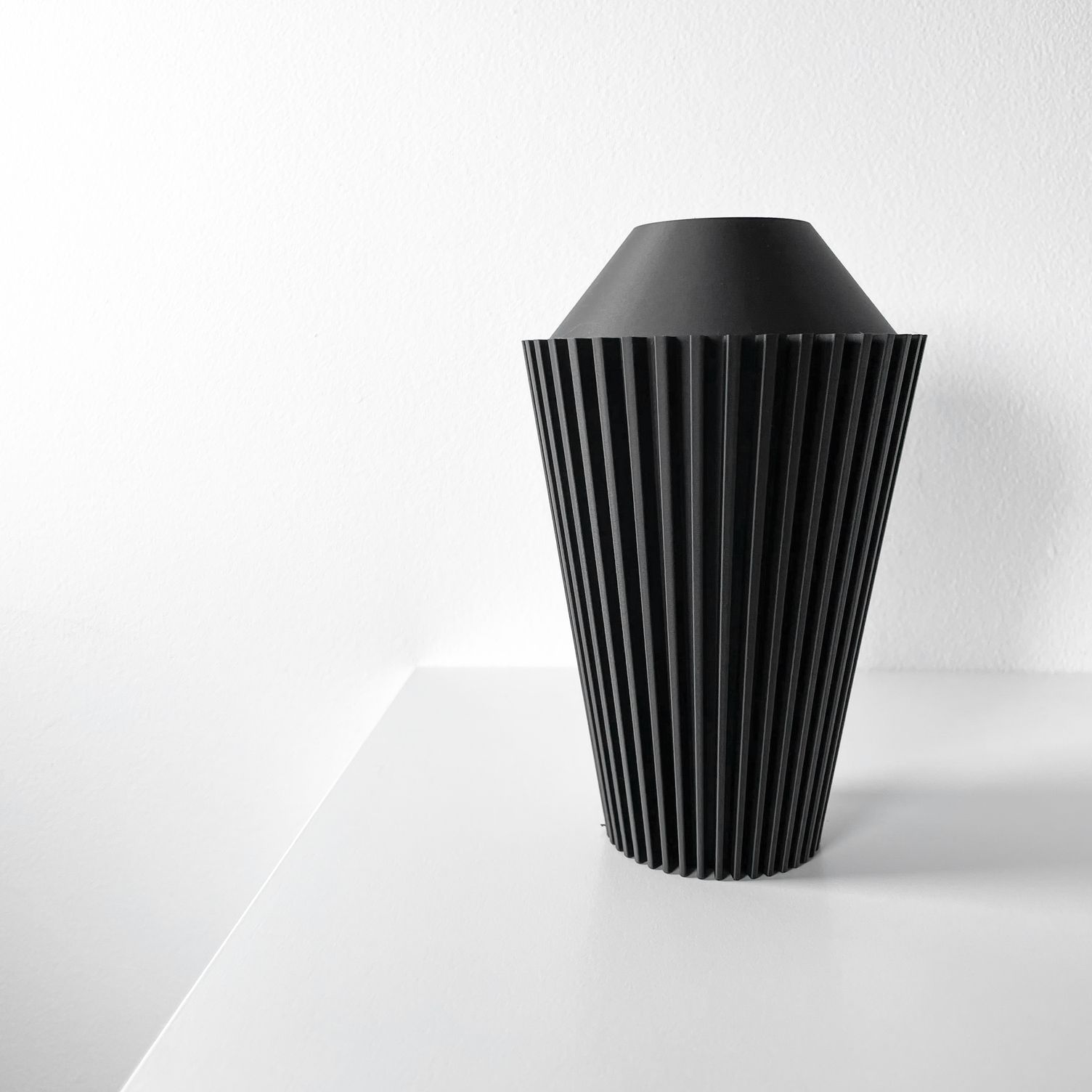 Unikali vaza Riveno – stilingas, ekologiškas ir ilgaamžis pasirinkimas jūsų interjerui