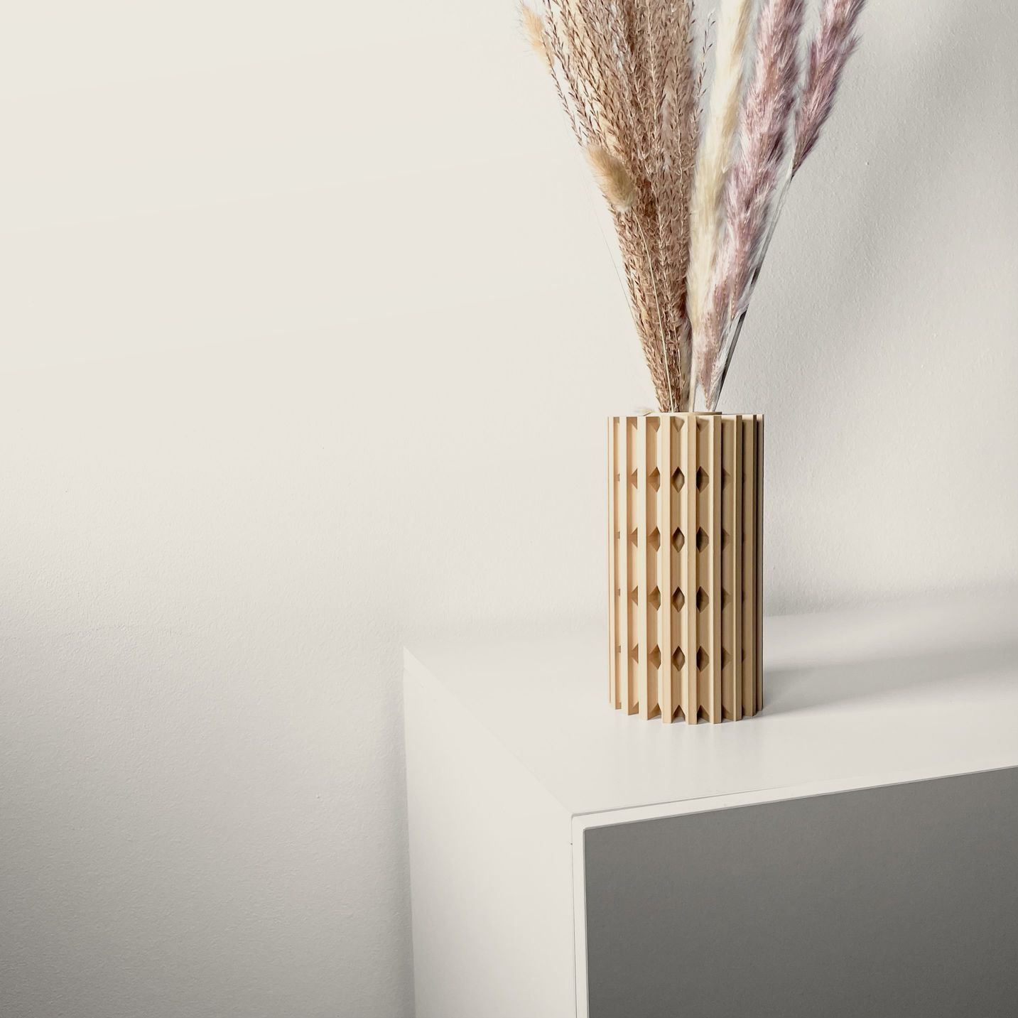 Unikali vaza Lycas – stilingas, ekologiškas ir ilgaamžis pasirinkimas jūsų interjerui