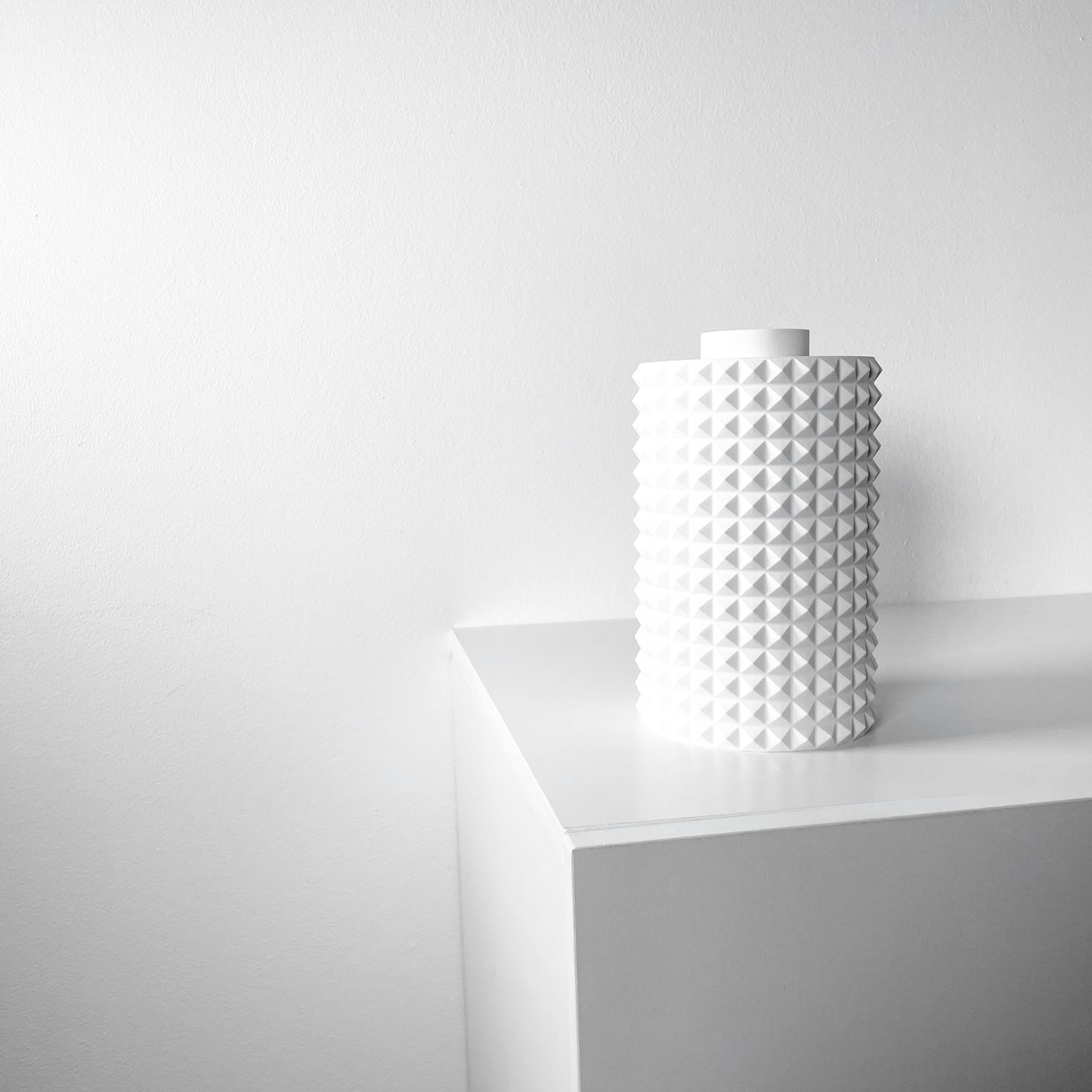 Unikali vaza Luvon – stilingas, ekologiškas ir ilgaamžis pasirinkimas jūsų interjerui