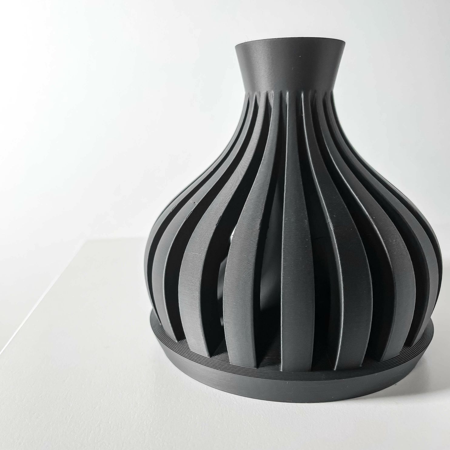 Unikali vaza Luni – stilingas, ekologiškas ir ilgaamžis pasirinkimas jūsų interjerui