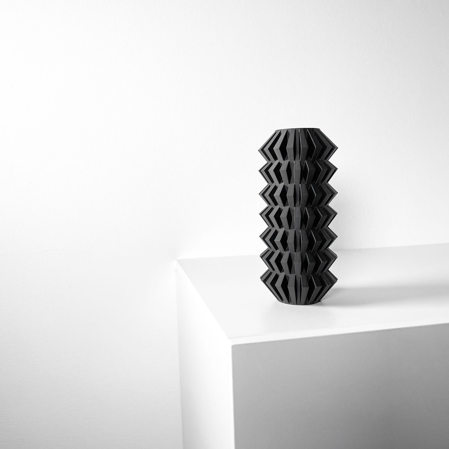 Unikali vaza Lomo – stilingas, ekologiškas ir ilgaamžis pasirinkimas jūsų interjerui