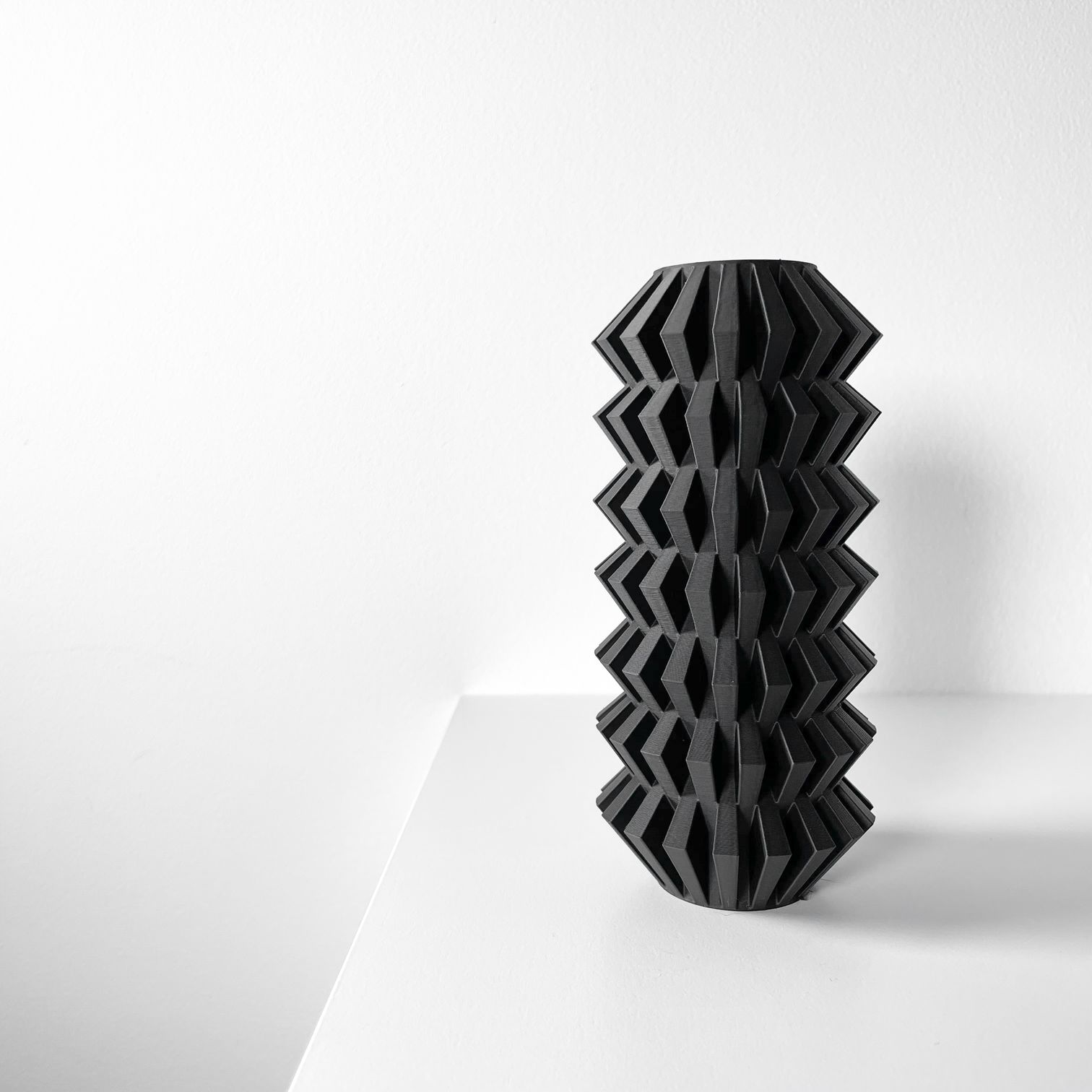 Unikali vaza Lomo – stilingas, ekologiškas ir ilgaamžis pasirinkimas jūsų interjerui