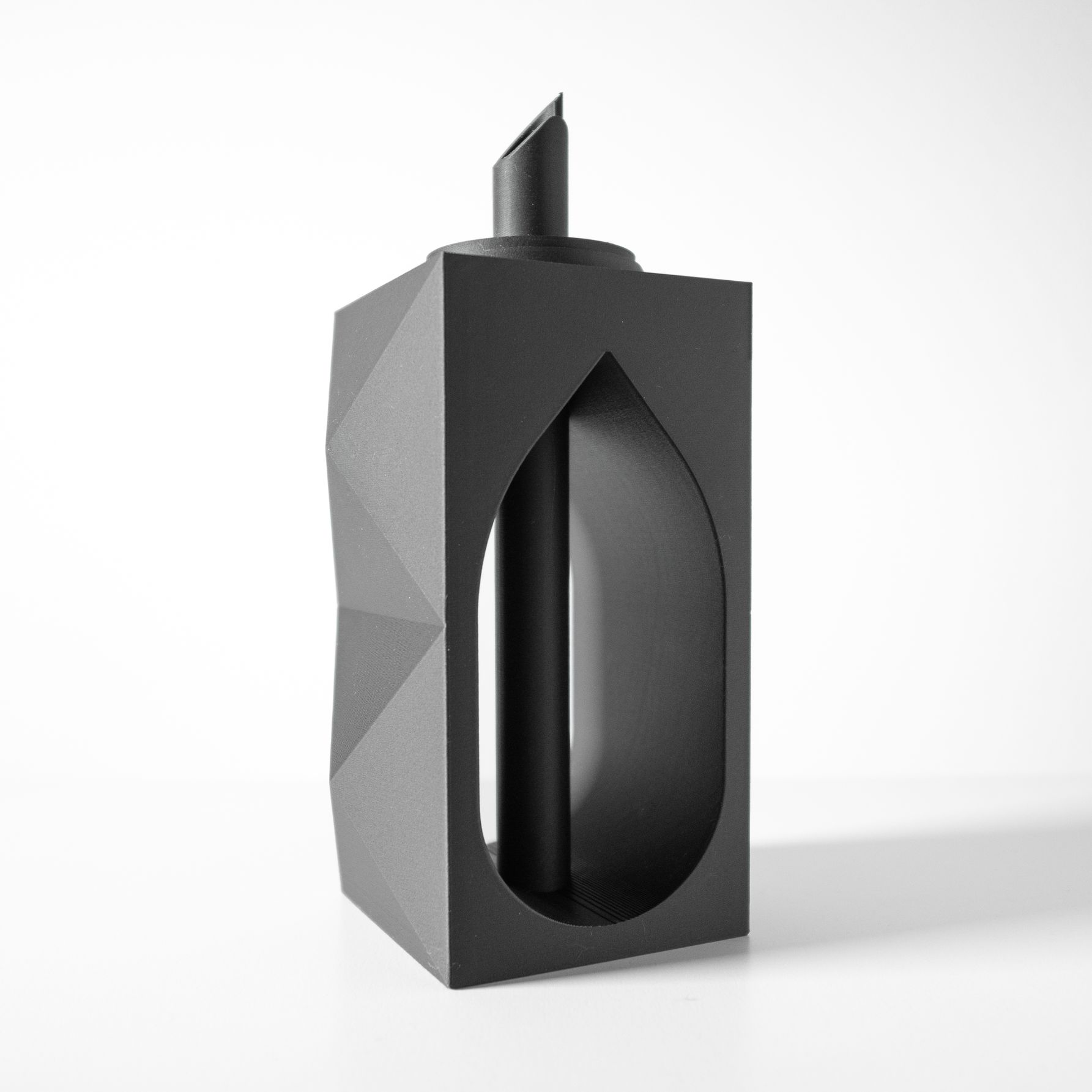 Unikali vaza Lati – stilingas, ekologiškas ir ilgaamžis pasirinkimas jūsų interjerui